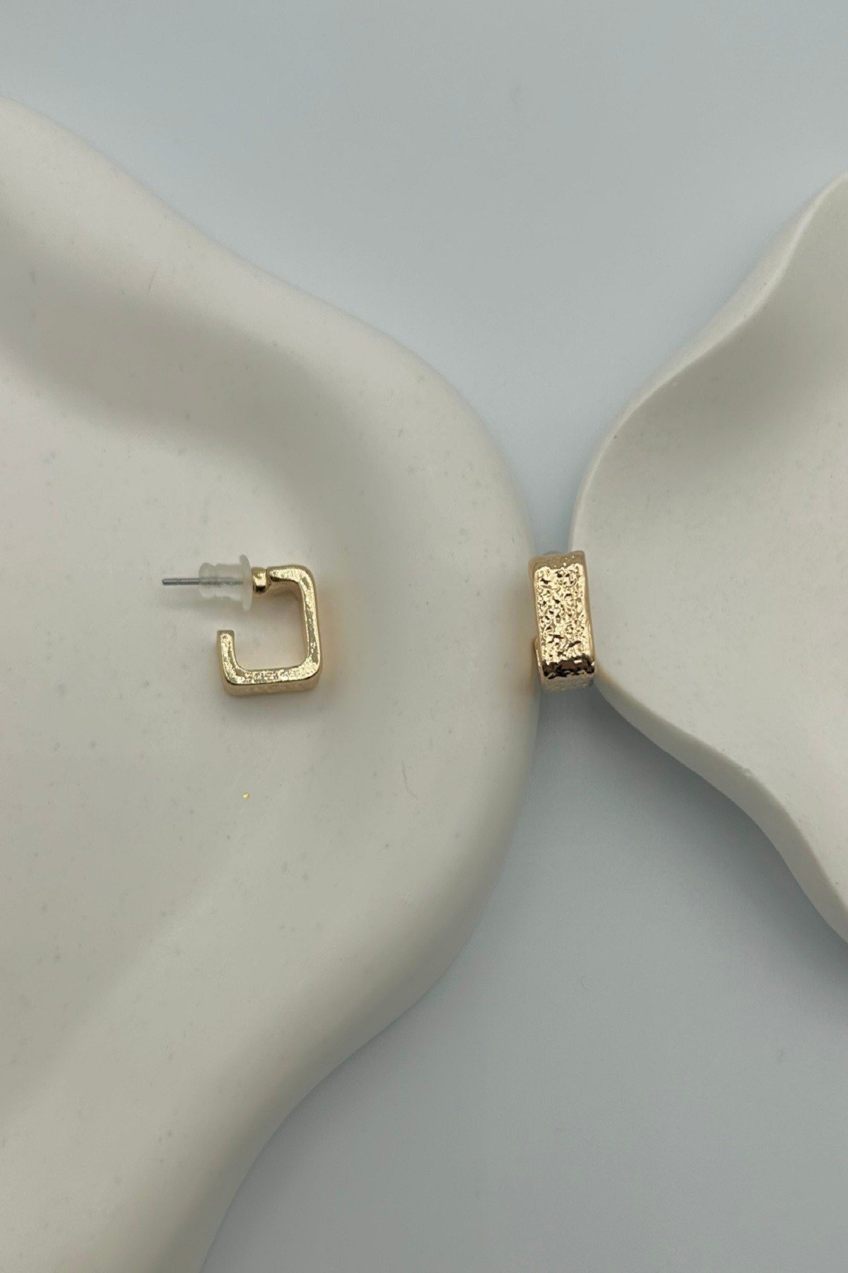 Asimetrik ve Gömme Taşlı Çoklu Set Kadın Küpe - Gold ve Gümüş Renk