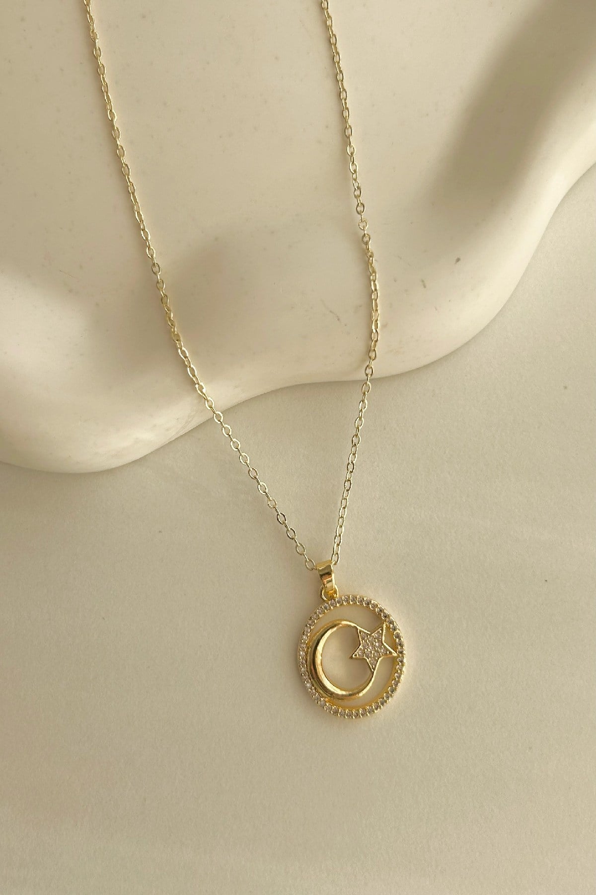 Ay Yıldız Işıltılı 14K Altın Renginde Zirkon Taşlı Çelik Kadın Kolye (22 cm+5 cm)