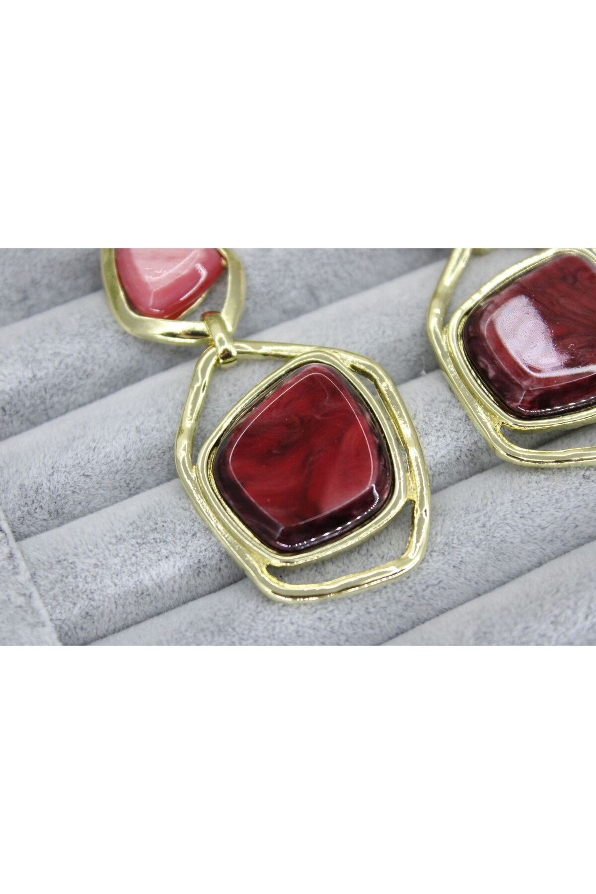 Gold Çerçeveli Doğal Taş Görünümlü Sallantılı Kadın Küpe – 3 Renk Seçenekli (Siyah / Bordo / Bej)
