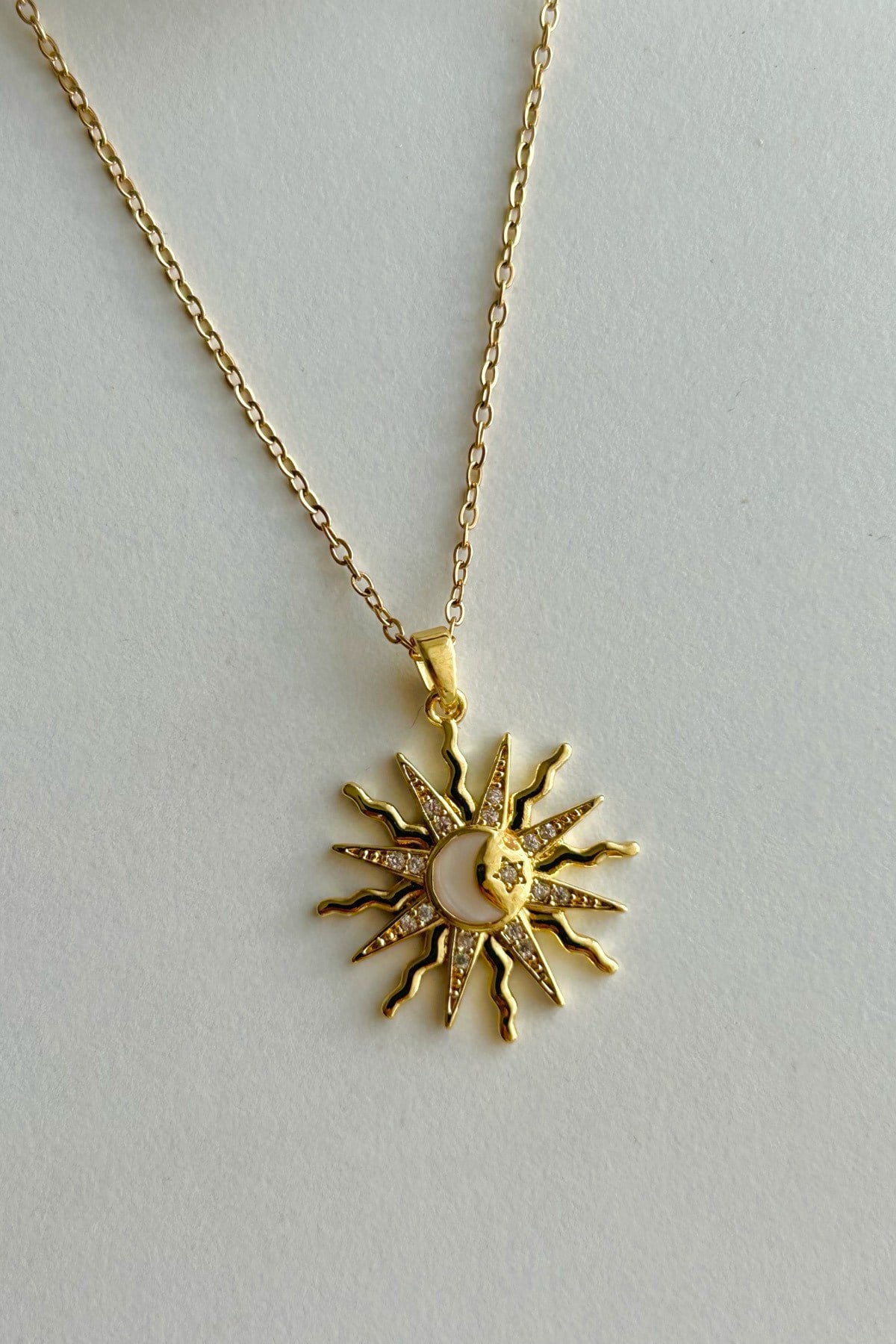 Güneş Model Zirkon Taşlı Gold Renk Çelik Kadın Kolye (22 cm+5 cm)