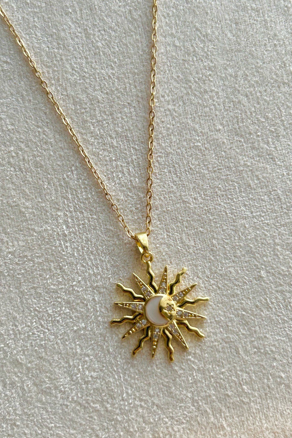 Güneş Model Zirkon Taşlı Gold Renk Çelik Kadın Kolye (22 cm+5 cm)