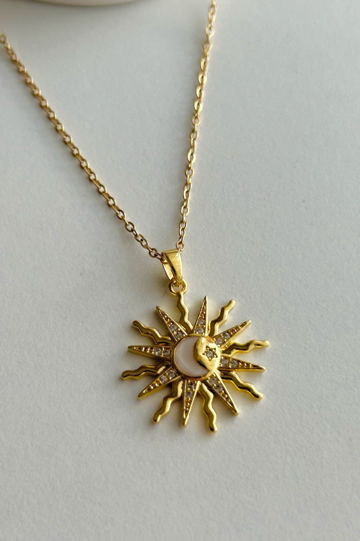 Güneş Model Zirkon Taşlı Gold Renk Çelik Kadın Kolye (22 cm+5 cm)