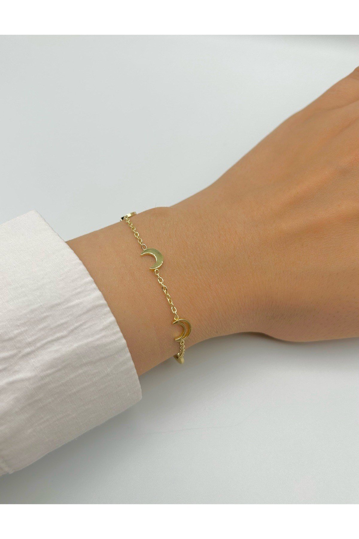 Hilal Model Çelik Kadın Bileklik - 14K Altın Kaplama Renginde - Bileğe Göre Ayarlanabilir (16-21 cm)