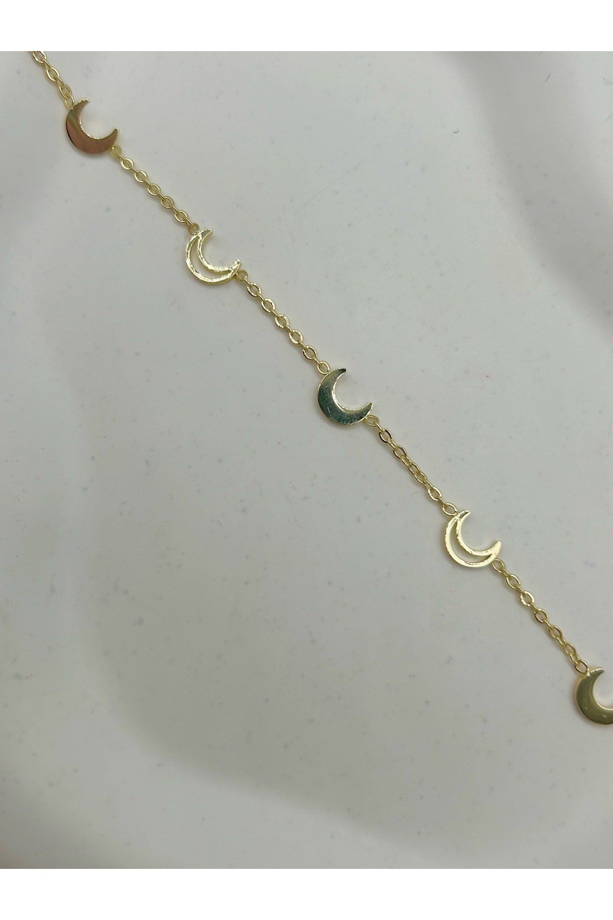 Hilal Model Çelik Kadın Bileklik - 14K Altın Kaplama Renginde - Bileğe Göre Ayarlanabilir (16-21 cm)
