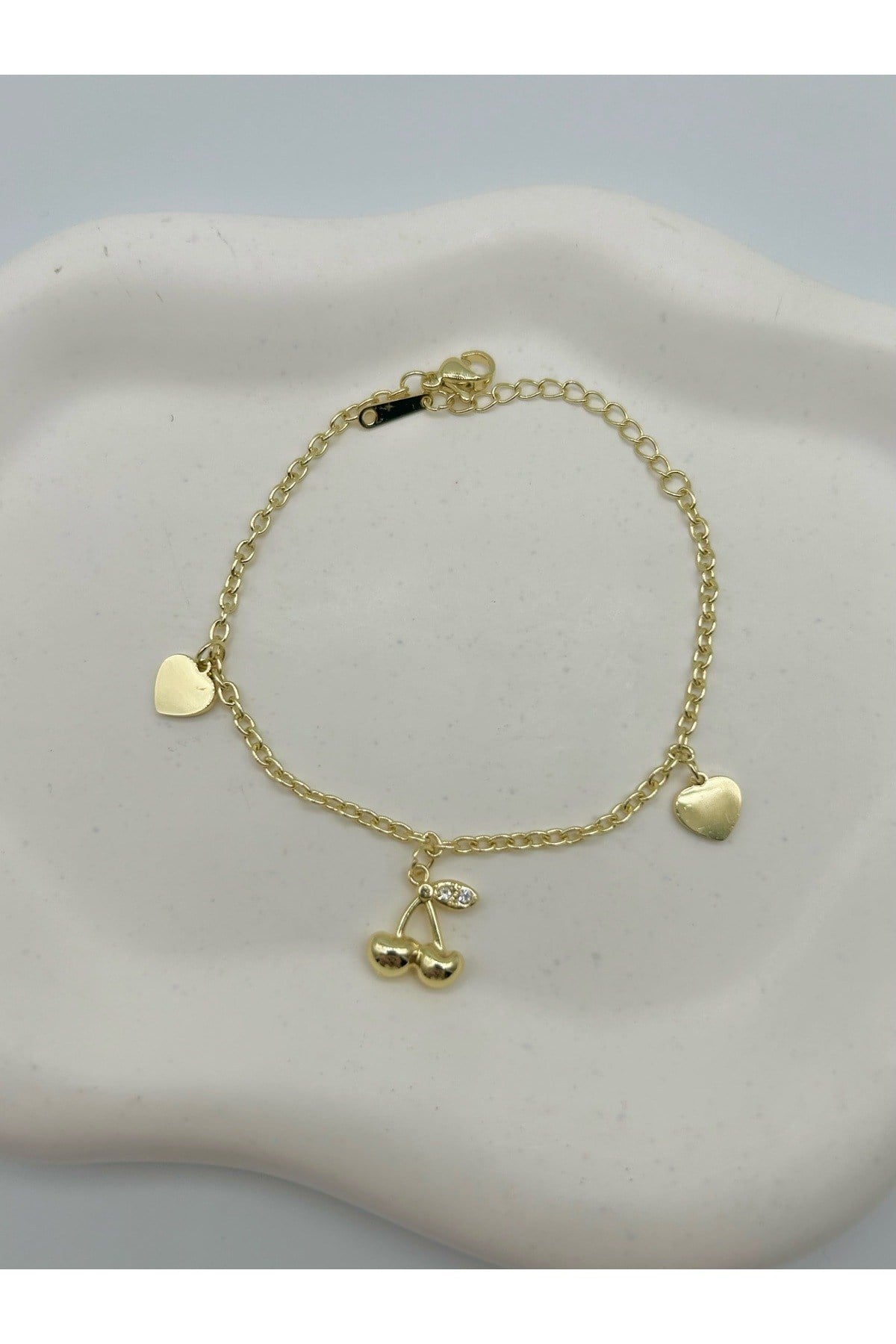 Kirazlı ve Kalpli Çelik Kadın Bileklik - 14K Altın Renginde - Bileğe Göre Ayarlanabilir (16-21 cm)