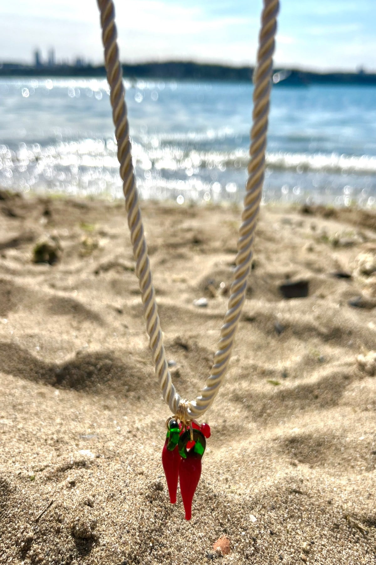 Kırmızı Şans Biberli Yazlık/Plajlık Kadın Kolye - Ayarlanabilir (25cm + 6 cm)