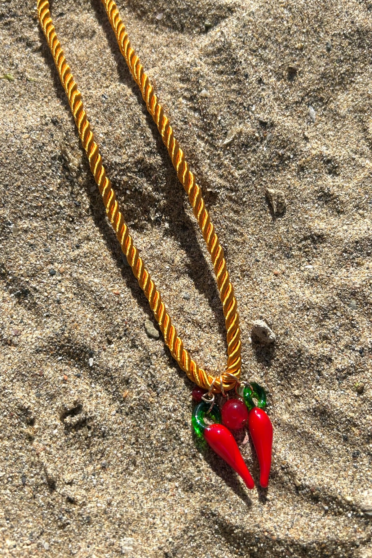 Kırmızı Şans Biberli Yazlık/Plajlık Kadın Kolye - Ayarlanabilir (25cm + 6 cm)
