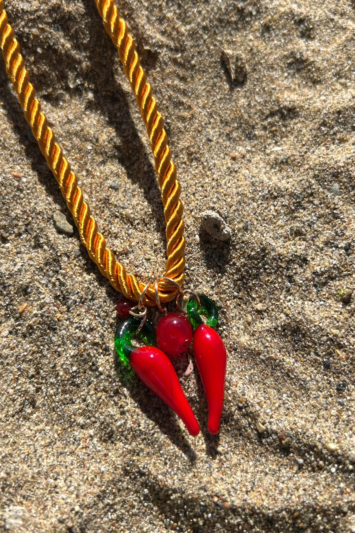 Kırmızı Şans Biberli Yazlık/Plajlık Kadın Kolye - Ayarlanabilir (25cm + 6 cm)