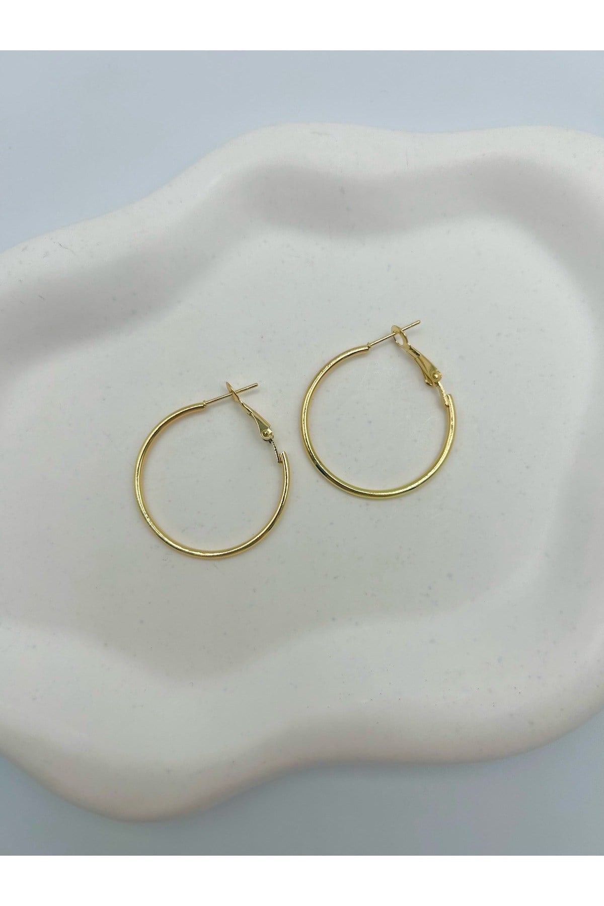 Klasik Halka Model Kadın Küpe Gold ve Gümüş Renk (3 cm)