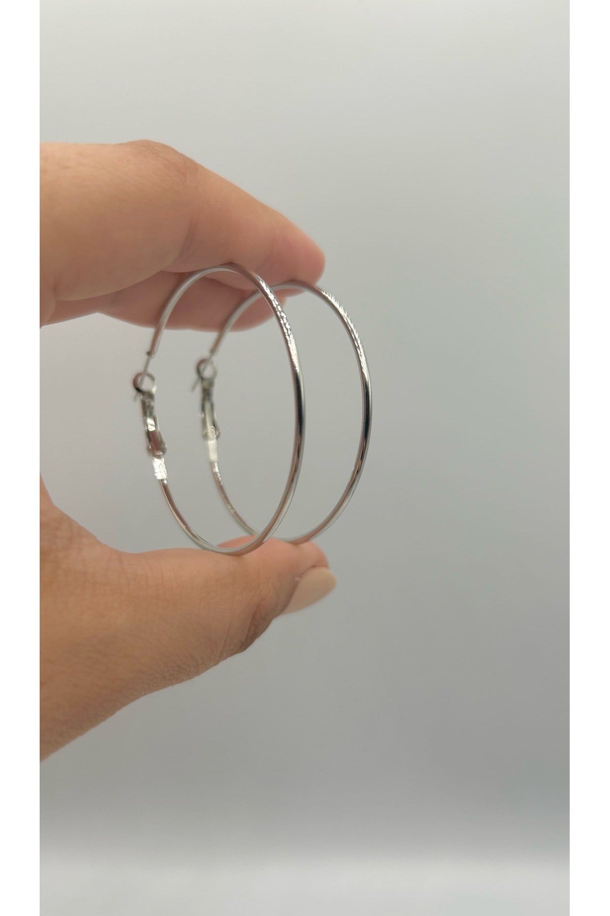 Klasik Halka Model Kadın Küpe Gümüş ve Gold Renk Seçenekleriyle (4 cm)