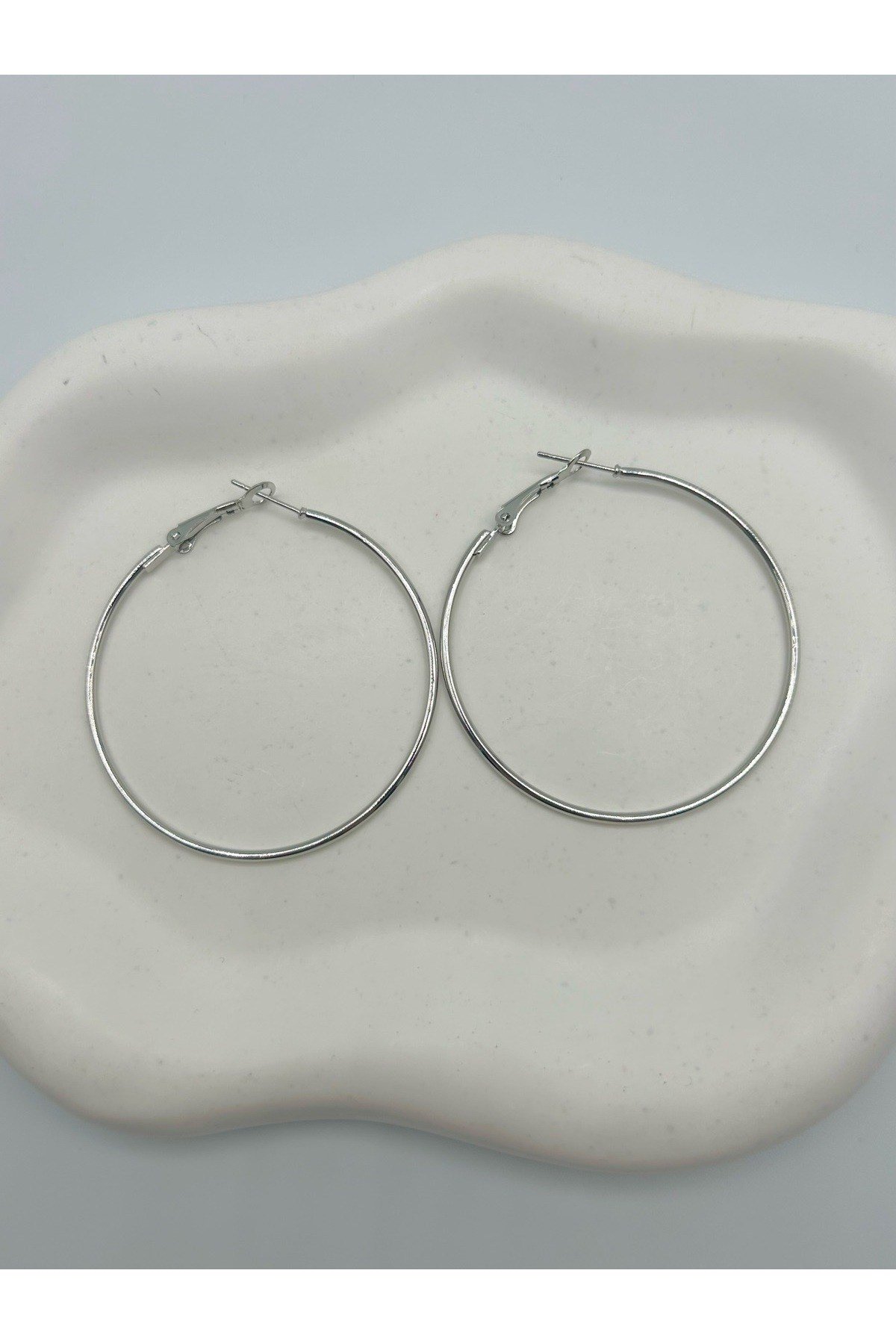 Klasik Halka Model Kadın Küpe Gümüş ve Gold Renk Seçenekleriyle (4 cm)