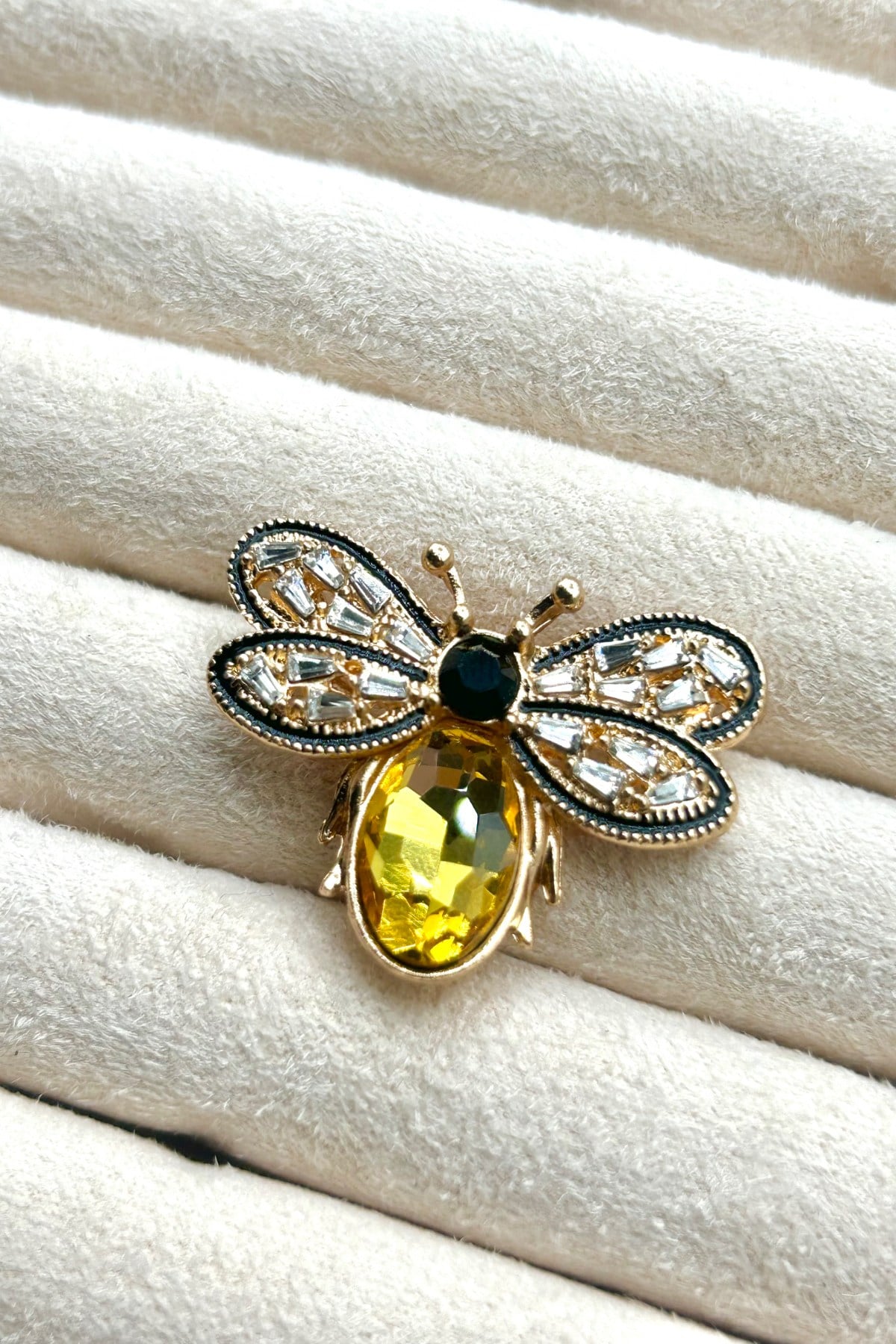 Kristal Taşlı Kraliçe Arı Yaka Broş (2.5 cm) - Çanta, Şapka, Eşarp ve Ceket'te Kullanılabilir
