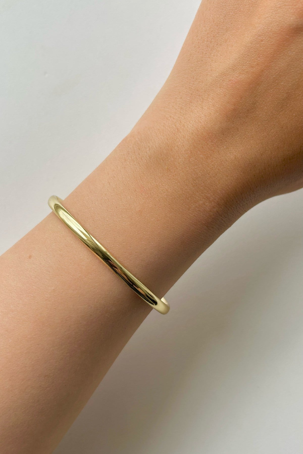 Özel Seri 14K Altın Kaplama İnce Kadın Kelepçe Bileklik (Birinci Sınıf Kalite/Kararmaz/Paslanmaz) - 18 cm