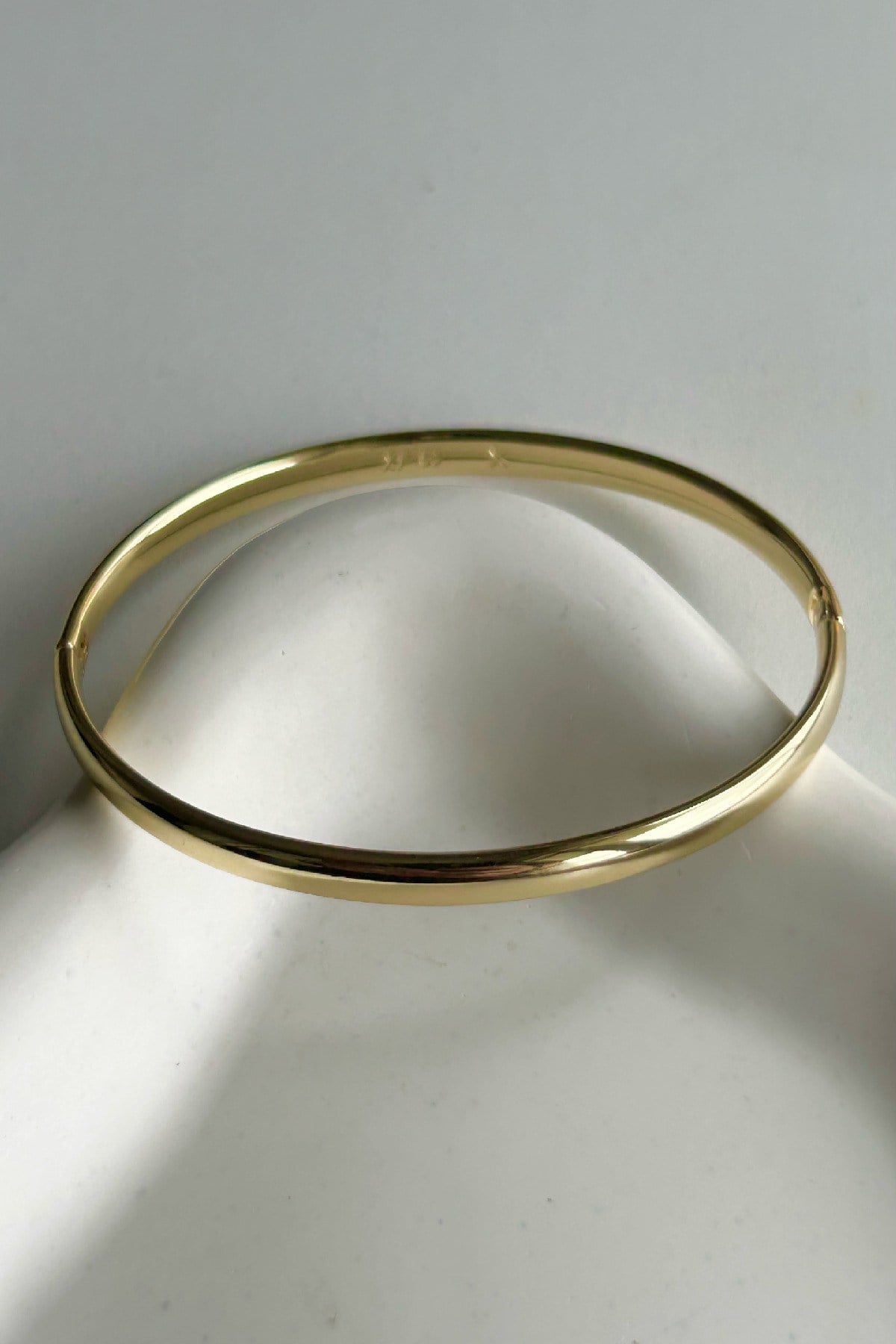 Özel Seri 14K Altın Kaplama İnce Kadın Kelepçe Bileklik (Birinci Sınıf Kalite/Kararmaz/Paslanmaz) - 18 cm