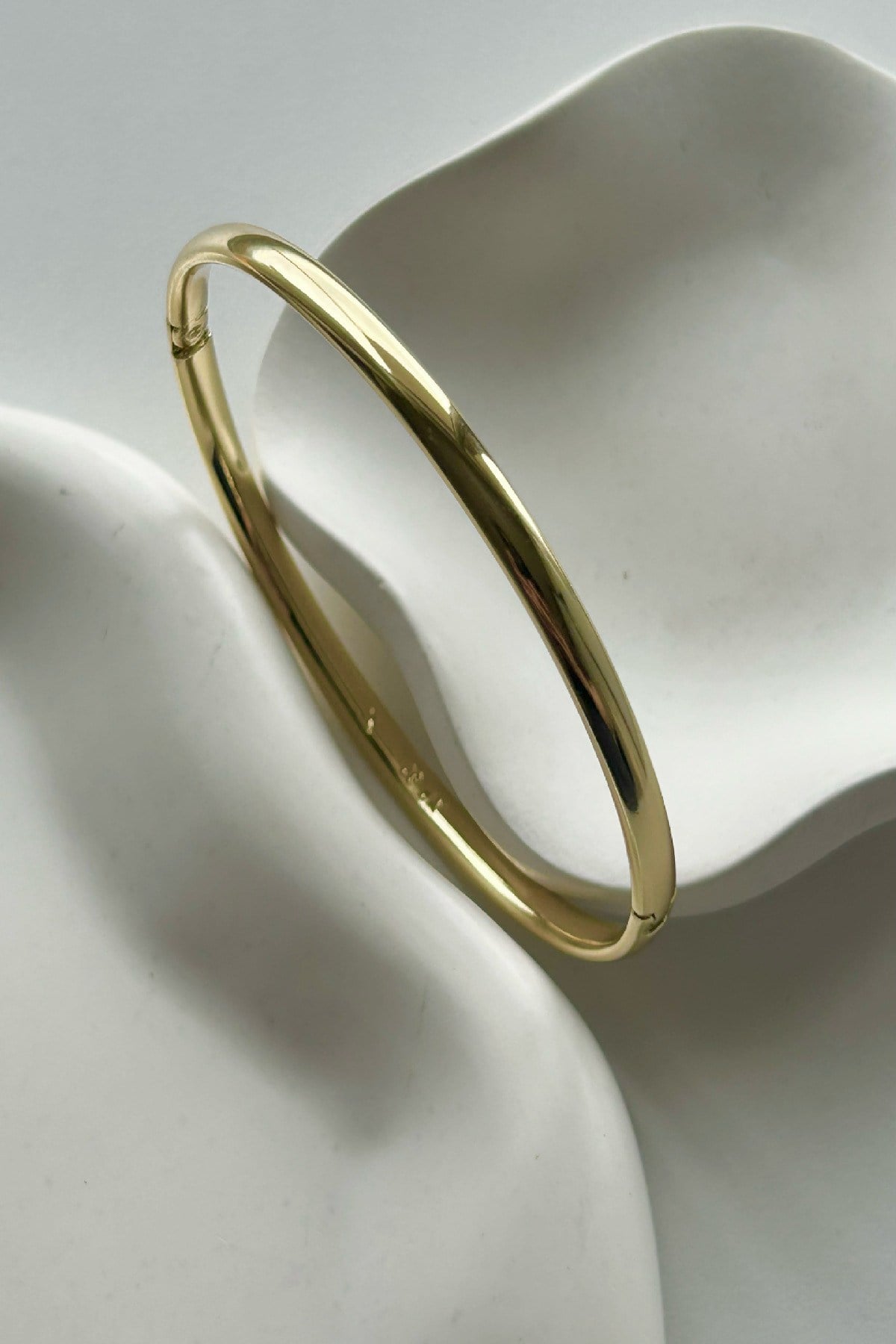 Özel Seri 14K Altın Kaplama İnce Kadın Kelepçe Bileklik (Birinci Sınıf Kalite/Kararmaz/Paslanmaz) - 18 cm