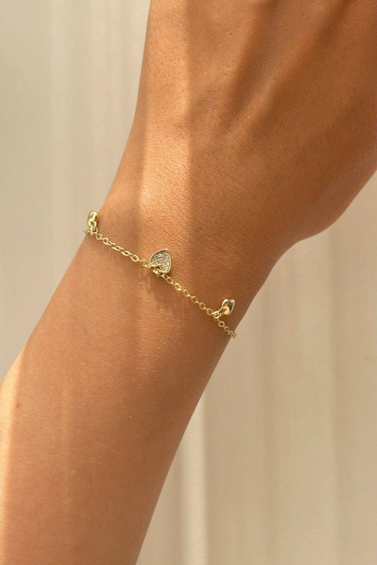 Özel Seri 14K Altın Kaplama Kalpli Zarif Kadın Bileklik (Birinci Sınıf Kalite/Kararmaz/Paslanmaz) -Ayarlanabilir (16cm + 3cm)