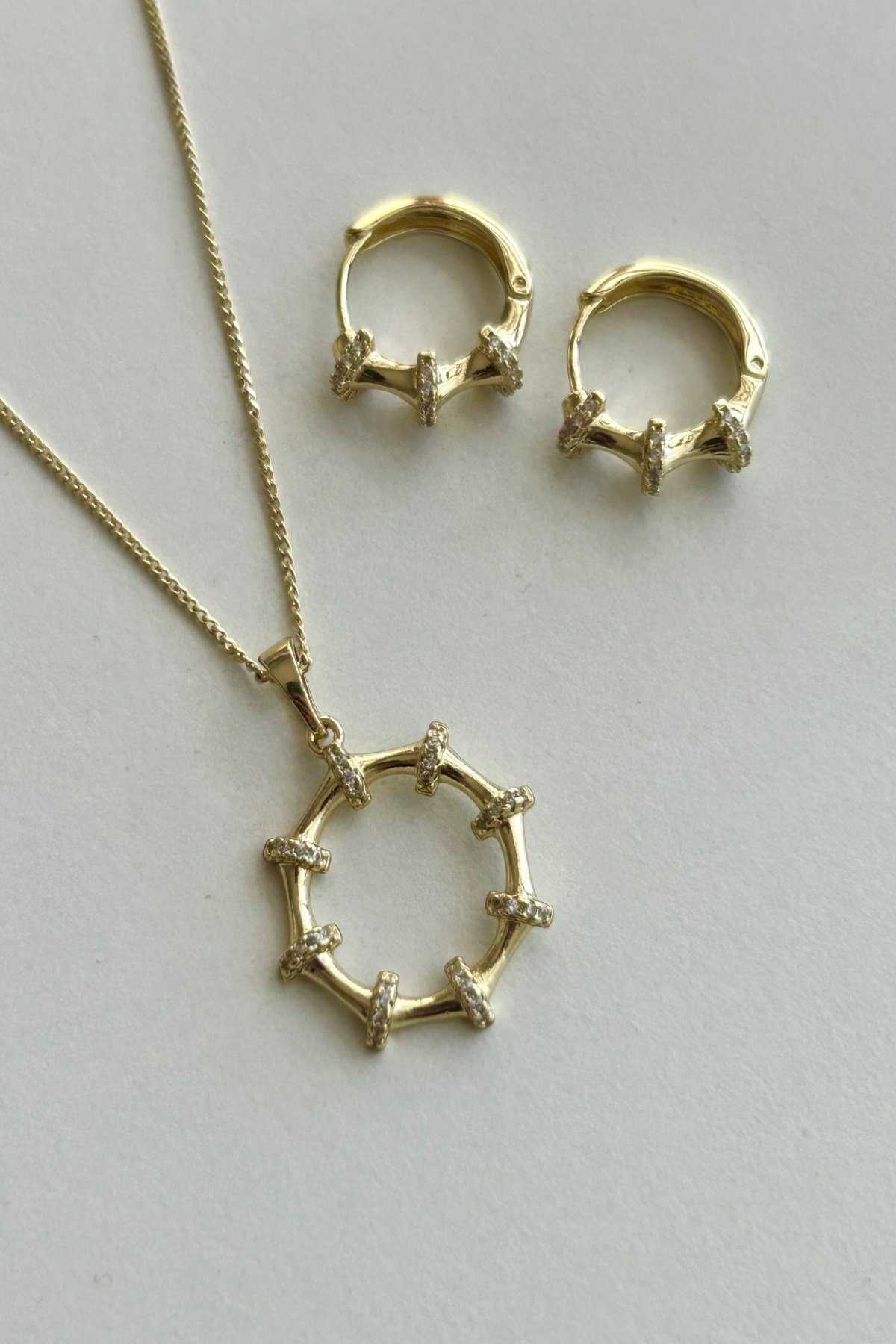 Özel Seri 14K Altın Kaplama Kemik Model Küpe ve Kolye Kadın Set Takı (Birinci Sınıf Kalite/Kararmaz/Paslanmaz) - 25cm