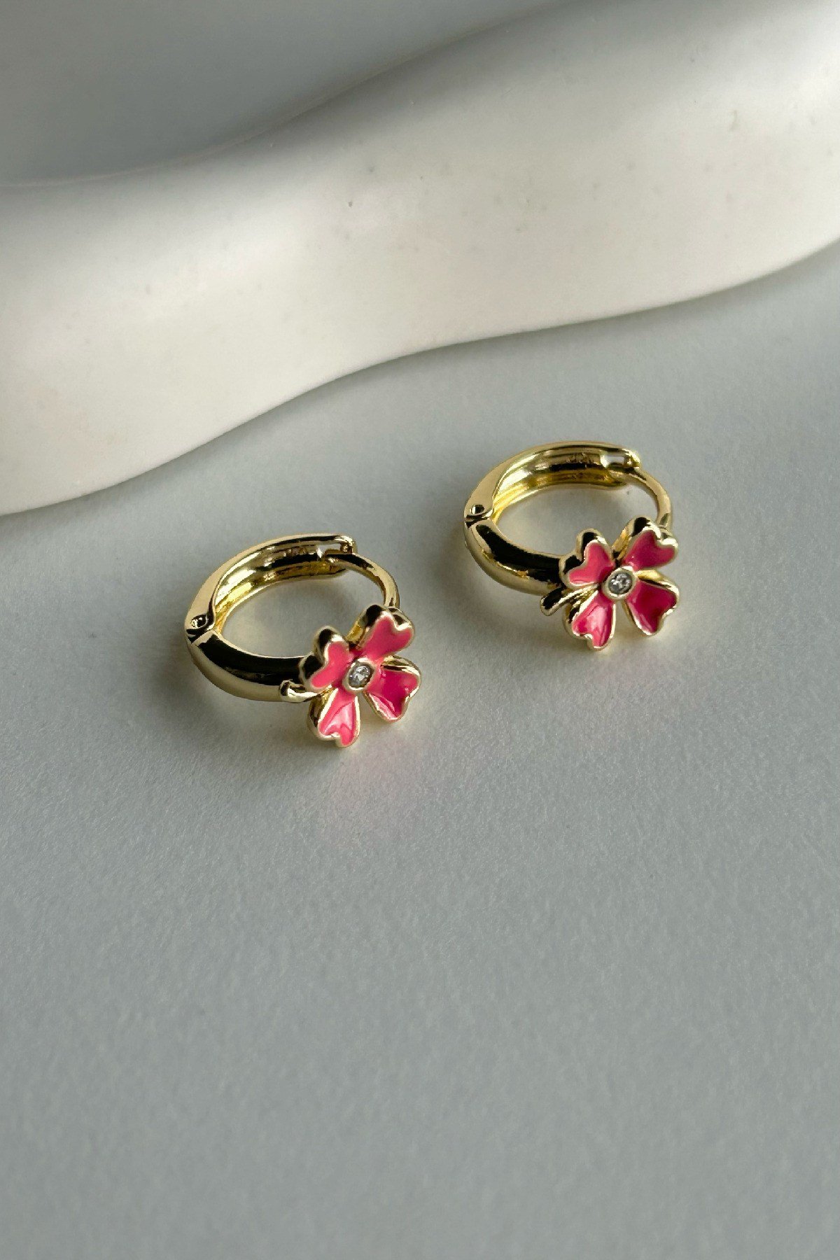 Özel Seri 14K Altın Kaplama Pembe Çiçekli Kız Çocuk Küpe (Birinci Sınıf Kalite/Kararmaz/Paslanmaz)