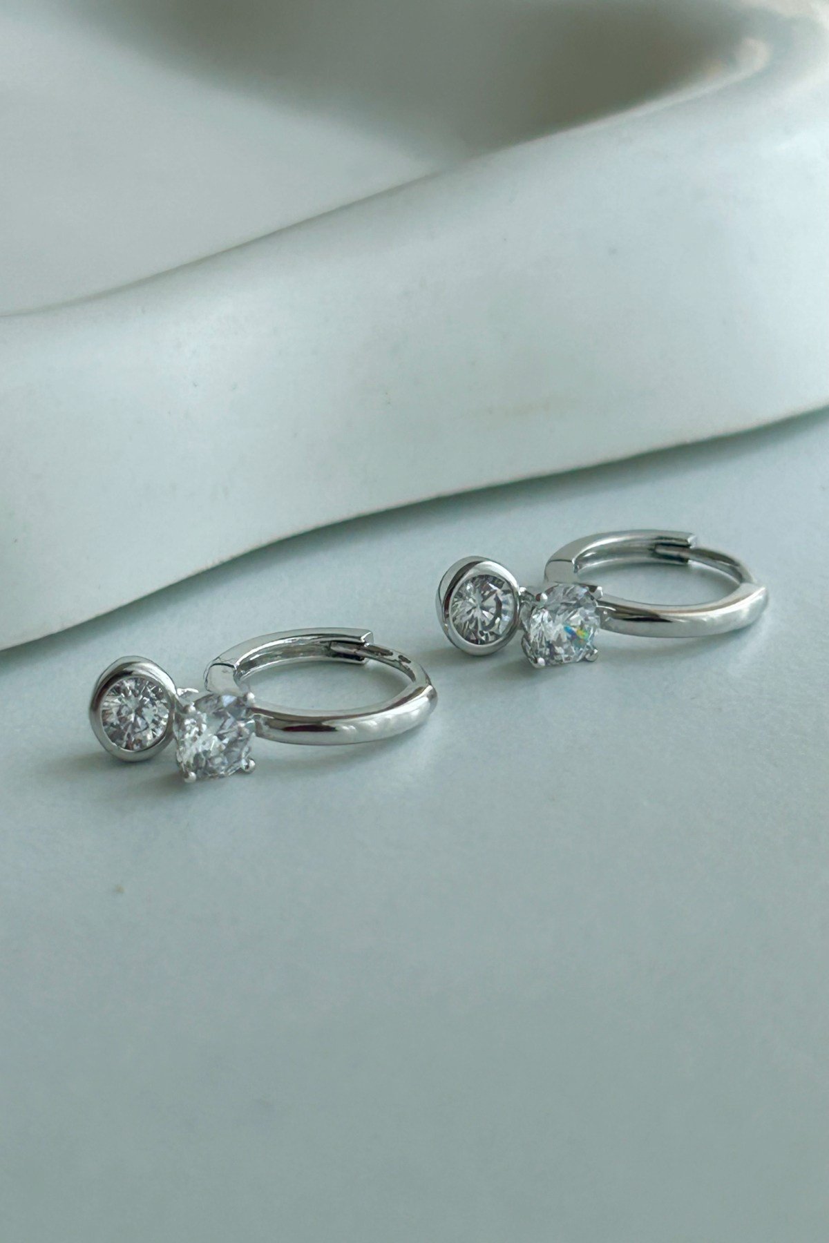 Özel Seri 14K Altın Kaplama ve Silver Kaplama Çift Tek Taş Sallantılı Kadın Küpe (Birinci Sınıf Kalite/Kararmaz/Paslanmaz)