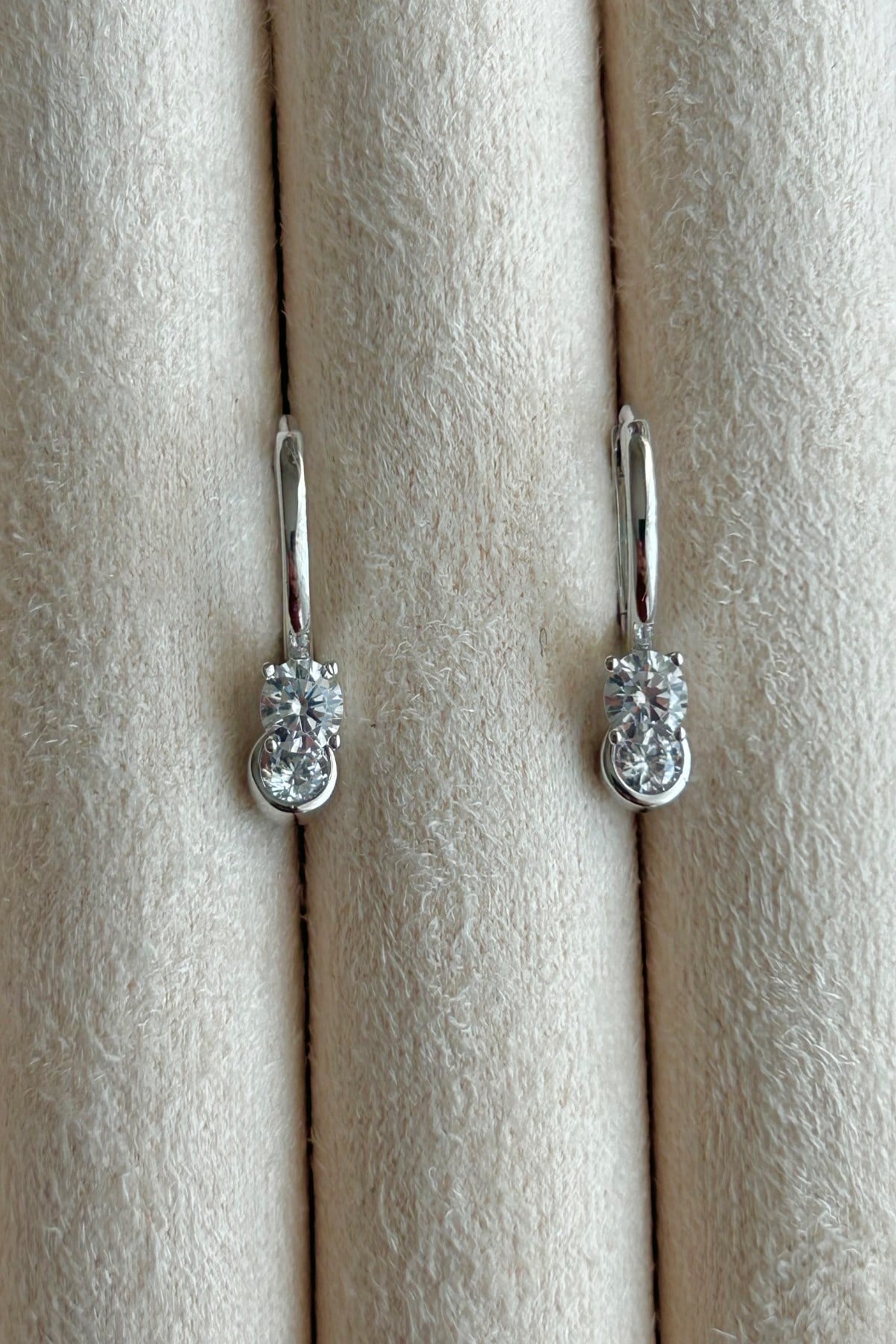 Özel Seri 14K Altın Kaplama ve Silver Kaplama Çift Tek Taş Sallantılı Kadın Küpe (Birinci Sınıf Kalite/Kararmaz/Paslanmaz)