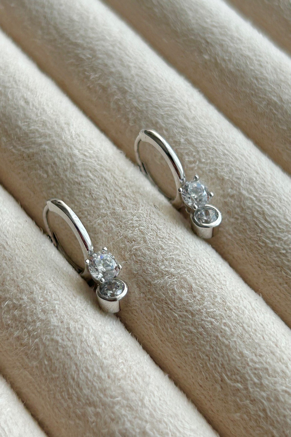 Özel Seri 14K Altın Kaplama ve Silver Kaplama Çift Tek Taş Sallantılı Kadın Küpe (Birinci Sınıf Kalite/Kararmaz/Paslanmaz)