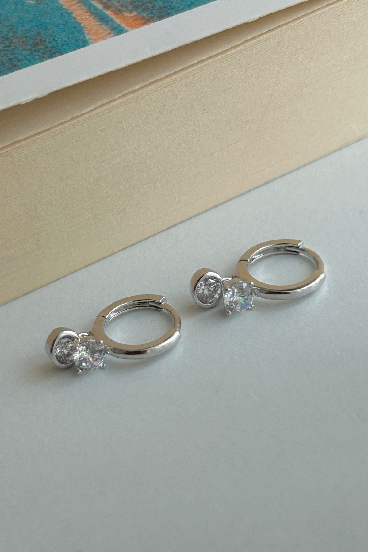 Özel Seri 14K Altın Kaplama ve Silver Kaplama Çift Tek Taş Sallantılı Kadın Küpe (Birinci Sınıf Kalite/Kararmaz/Paslanmaz)