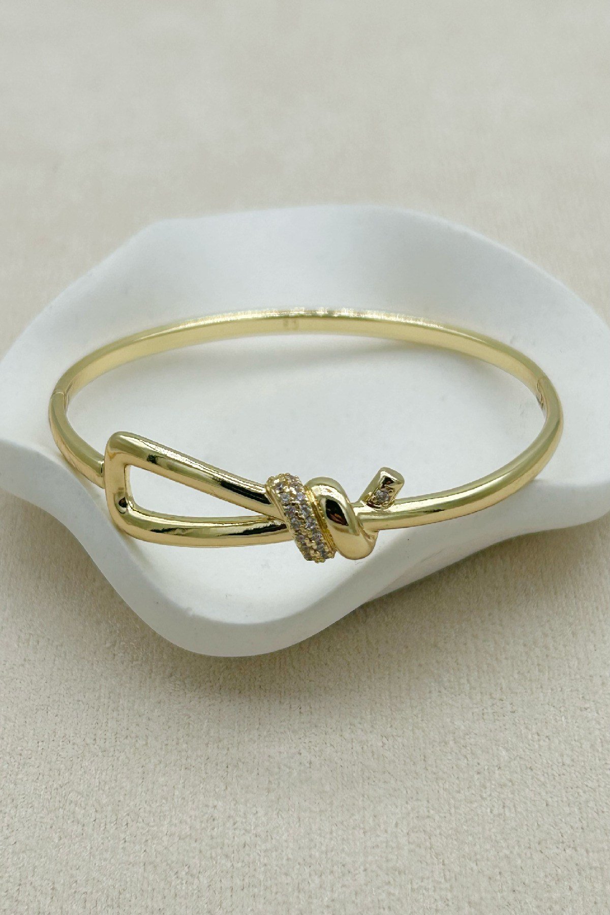 Özel Seri 14K Altın Kaplama Zirkon Taşlı Düğüm Model Kadın Kelepçe Bileklik (Birinci Sınıf Kalite/Kararmaz/Paslanmaz) - 18 cm