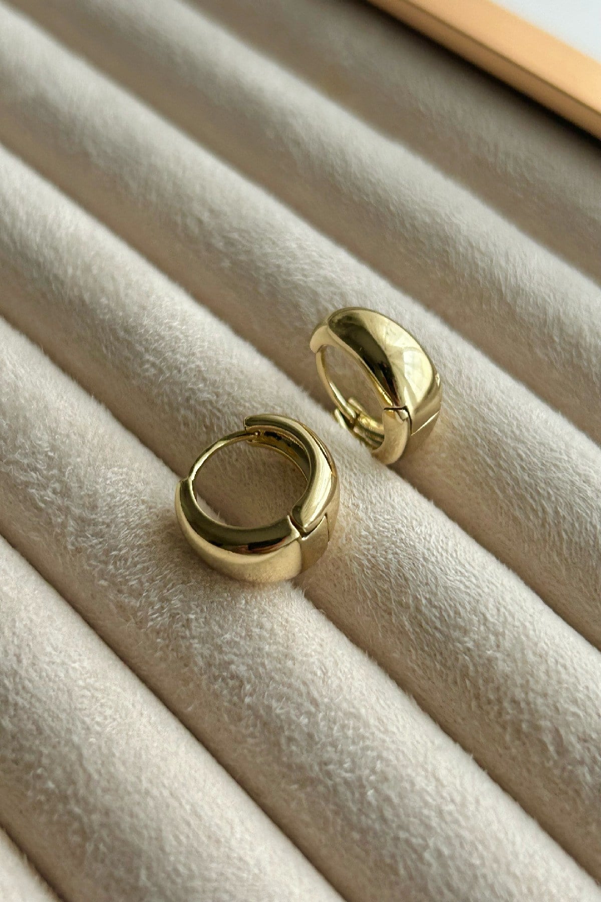 Özel Seri Basic Damla Model Gold Kadın Küpe (1. Sınıf Kalite/Kararmaz/Paslanmaz)
