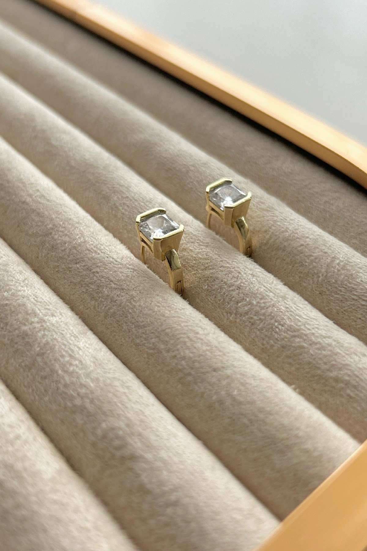 Özel Seri Tek Taşlı Kadın Küpe - 14K Gold Renk (Birinci Sınıf Kalite/Kararmaz/Paslanmaz)