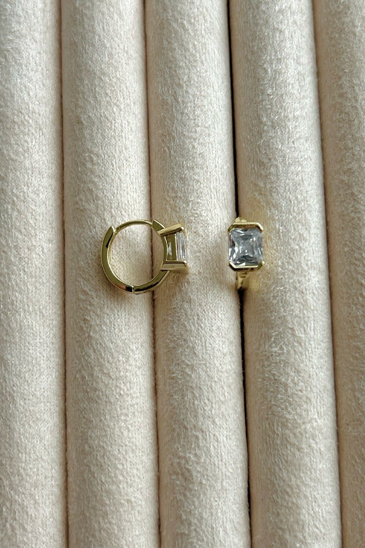 Özel Seri Tek Taşlı Kadın Küpe - 14K Gold Renk (Birinci Sınıf Kalite/Kararmaz/Paslanmaz)