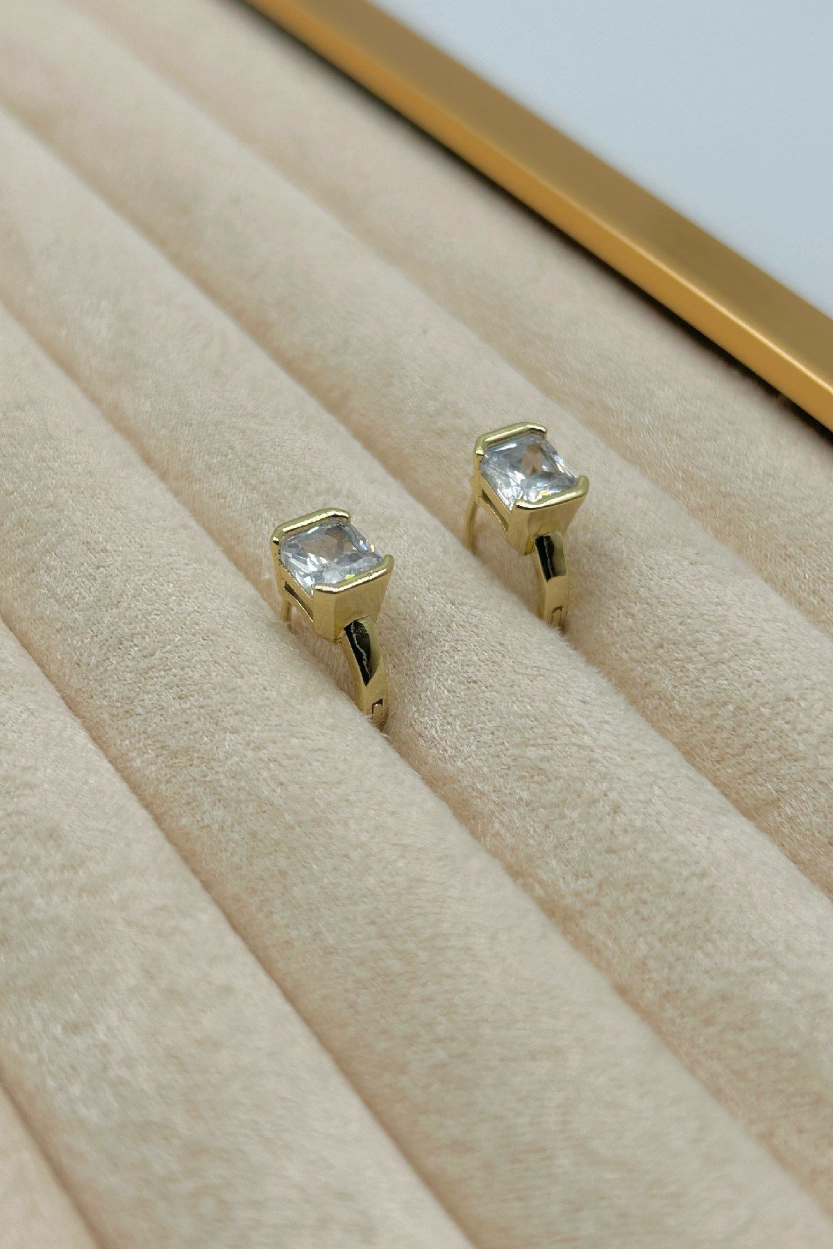 Özel Seri Tek Taşlı Kadın Küpe - 14K Gold Renk (Birinci Sınıf Kalite/Kararmaz/Paslanmaz)