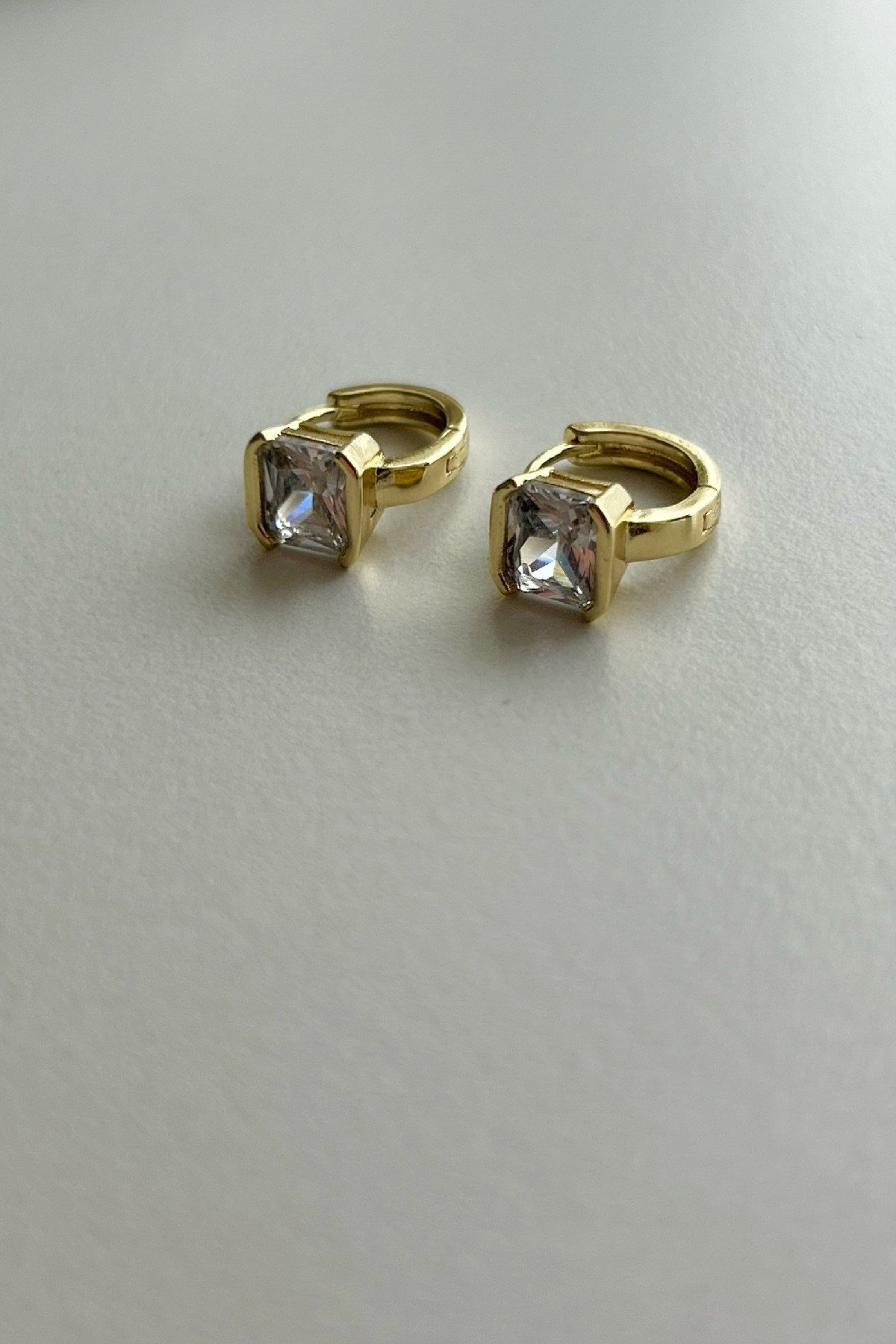 Özel Seri Tek Taşlı Kadın Küpe - 14K Gold Renk (Birinci Sınıf Kalite/Kararmaz/Paslanmaz)