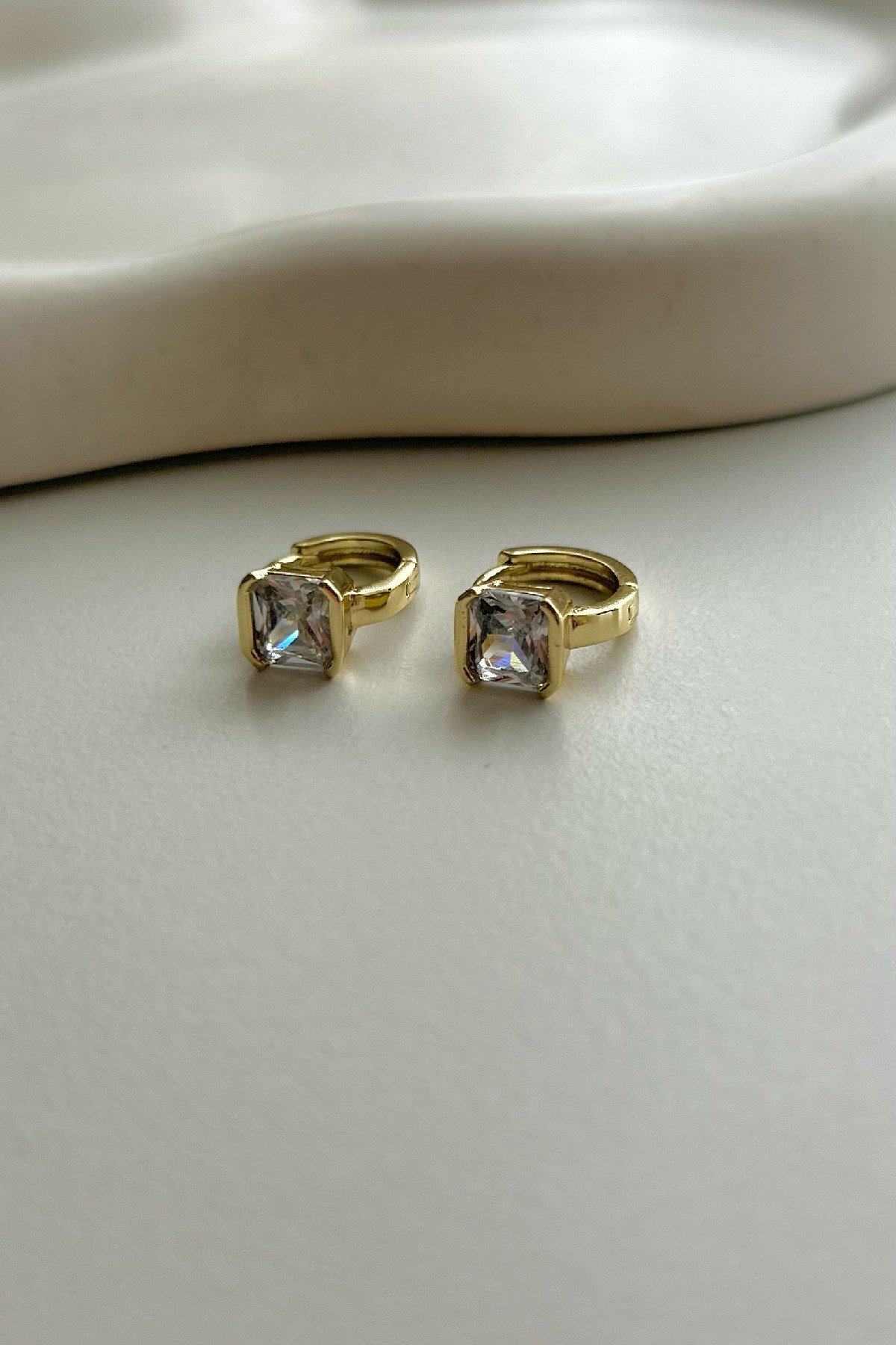 Özel Seri Tek Taşlı Kadın Küpe - 14K Gold Renk (Birinci Sınıf Kalite/Kararmaz/Paslanmaz)