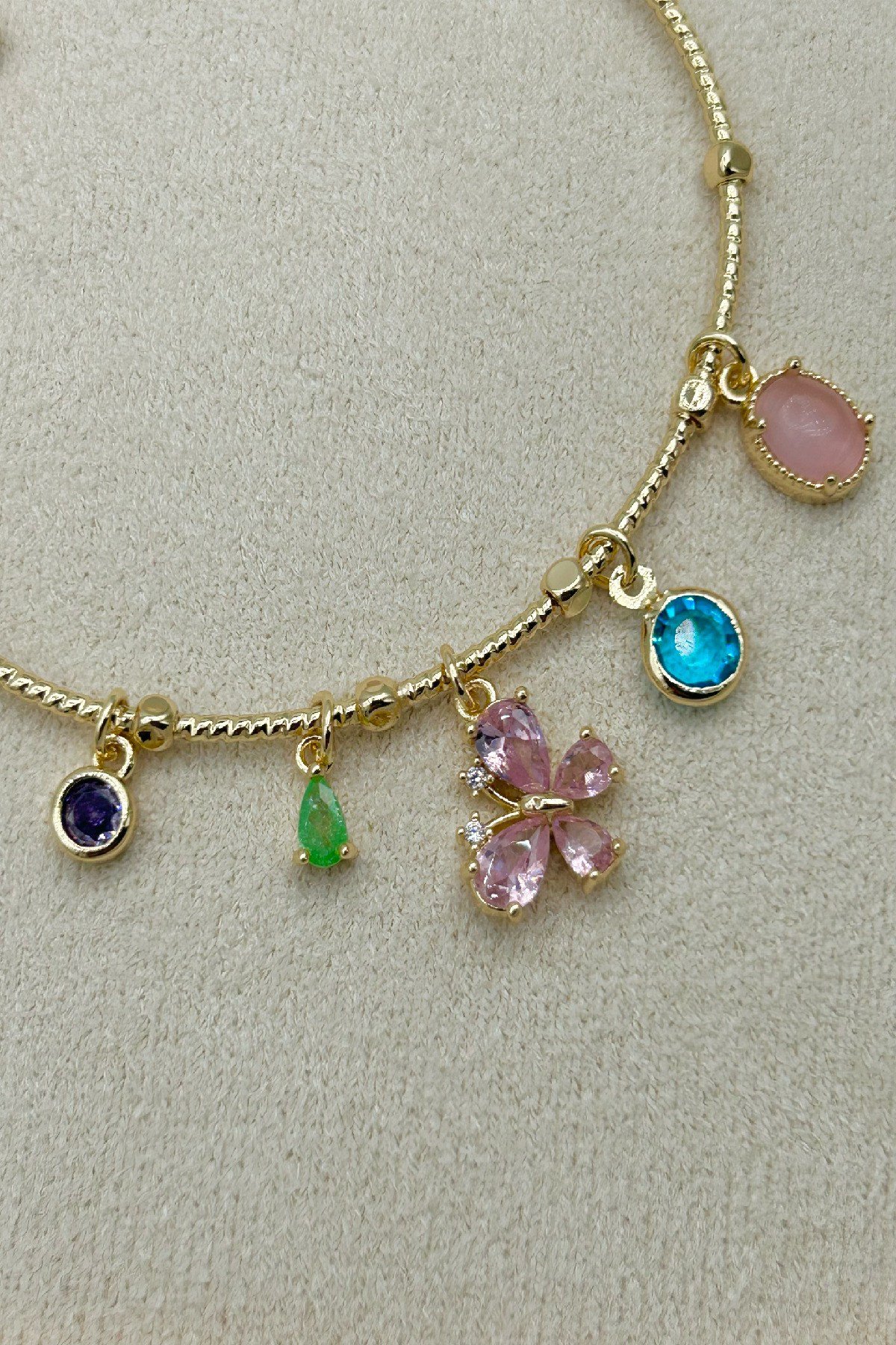 Pembe Kristal Taşlı Gold Renk Kadın Charmlı Bileklik - Ayarlanabilir