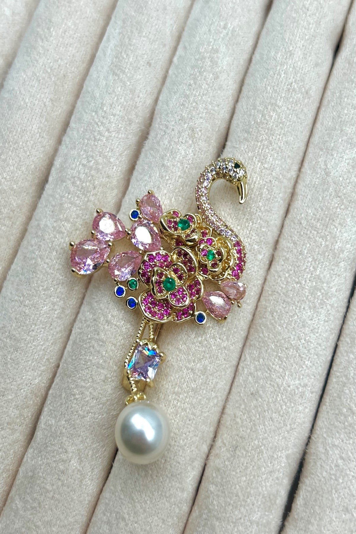 Pembe Kristal Taşlı İncili Flamingo Broş (5 cm) - Çanta, Ceket, Eşarp ve Yaka'da Kullanılabilir