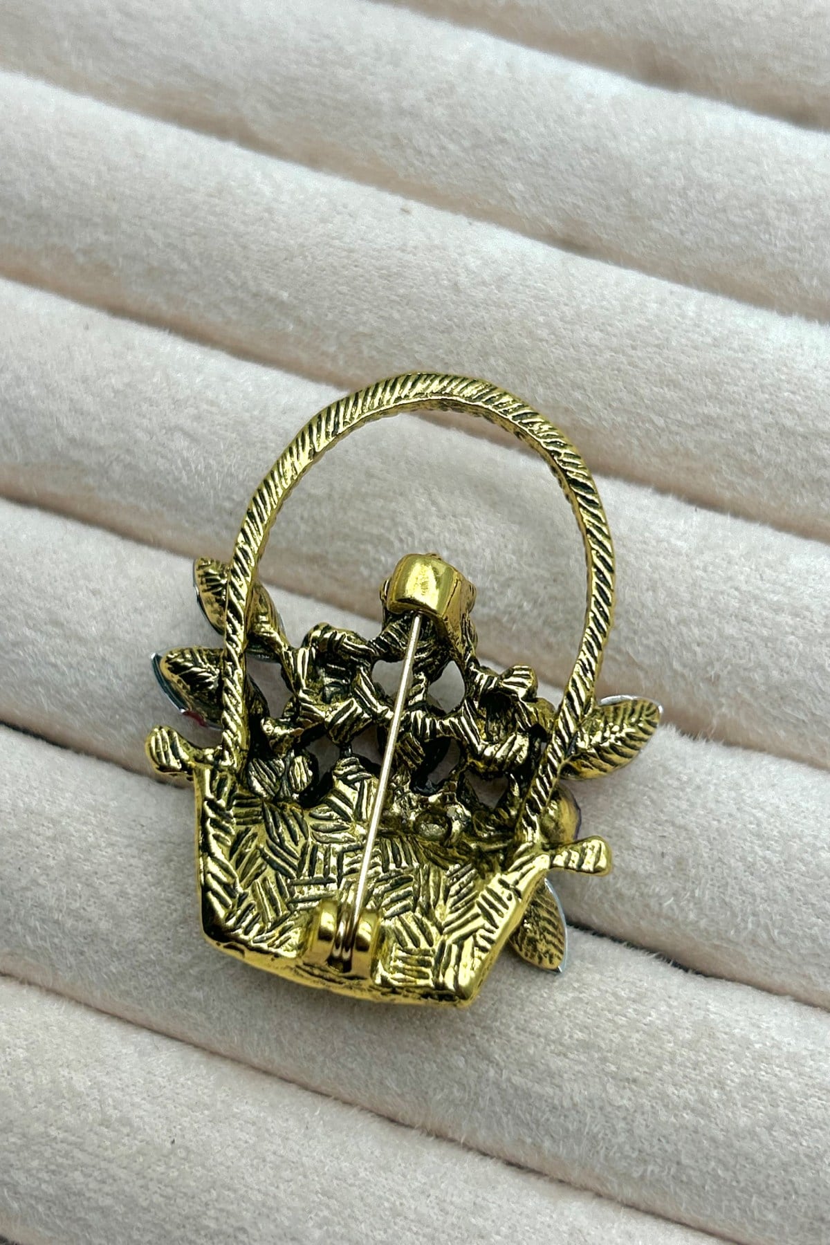 Renkli Kristal Taşlı Çiçek Sepeti Vintage Kadın Broş (4 cm) - Çanta, Şapka, Ceket, Eşarp ve Yaka'da Kullanılabilir