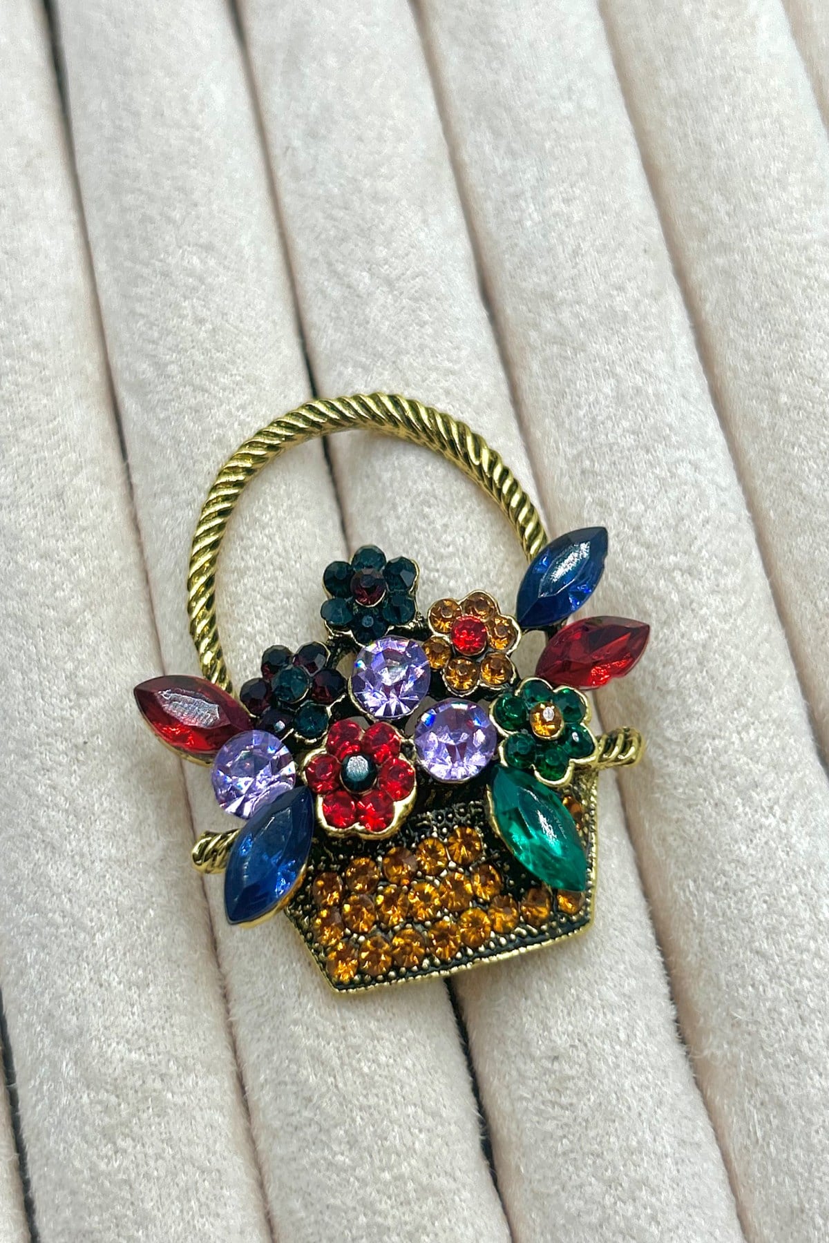 Renkli Kristal Taşlı Çiçek Sepeti Vintage Kadın Broş (4 cm) - Çanta, Şapka, Ceket, Eşarp ve Yaka'da Kullanılabilir