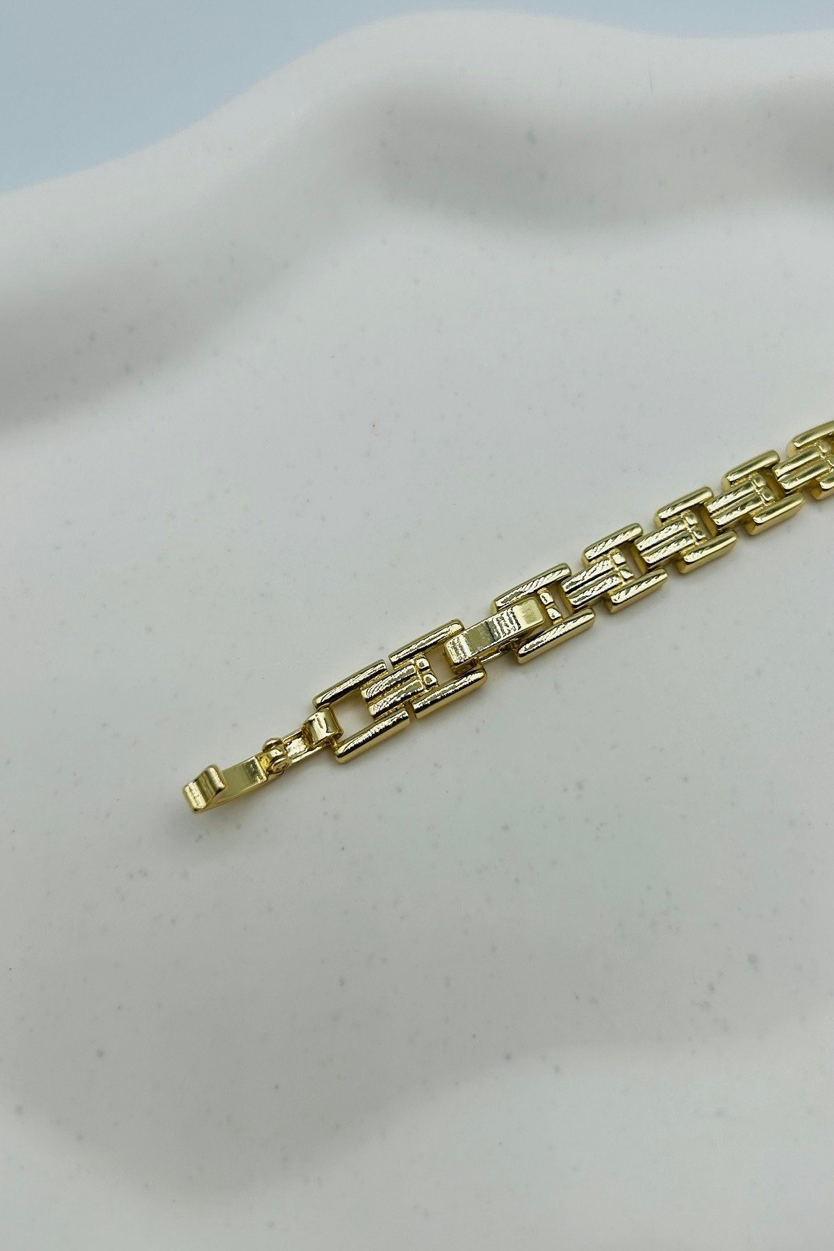 Taş Detaylı Kararmaz Zincir Gold Bileklik