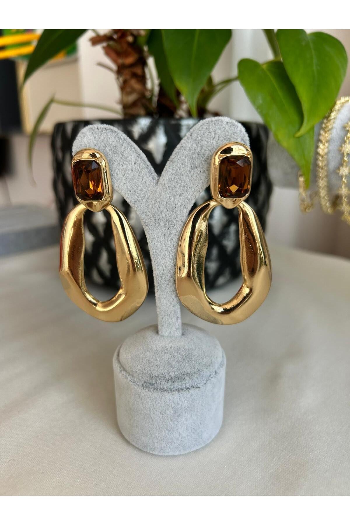 Taşlı Detaylı Metal Şık Kadın Küpe