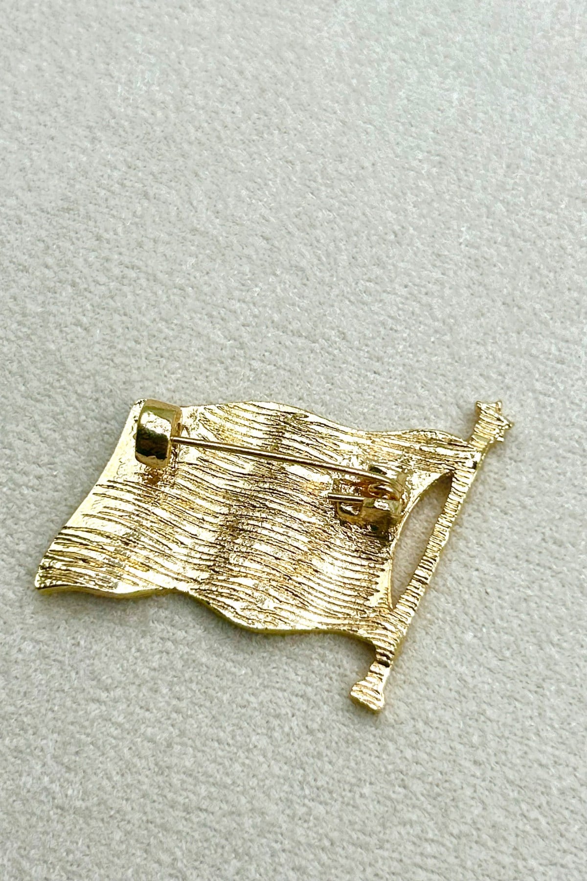 Türk Bayraklı Broş/Rozet (3 cm- 3,5 cm) - Çanta, Şapka, Ceket, Eşarp ve Yaka'da Kullanılabilir