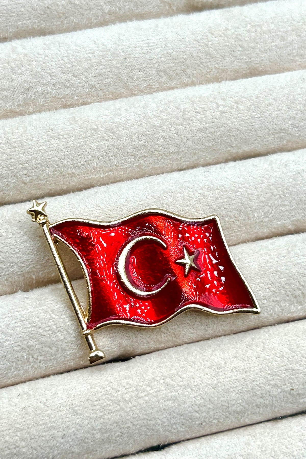 Türk Bayraklı Broş/Rozet (3 cm- 3,5 cm) - Çanta, Şapka, Ceket, Eşarp ve Yaka'da Kullanılabilir