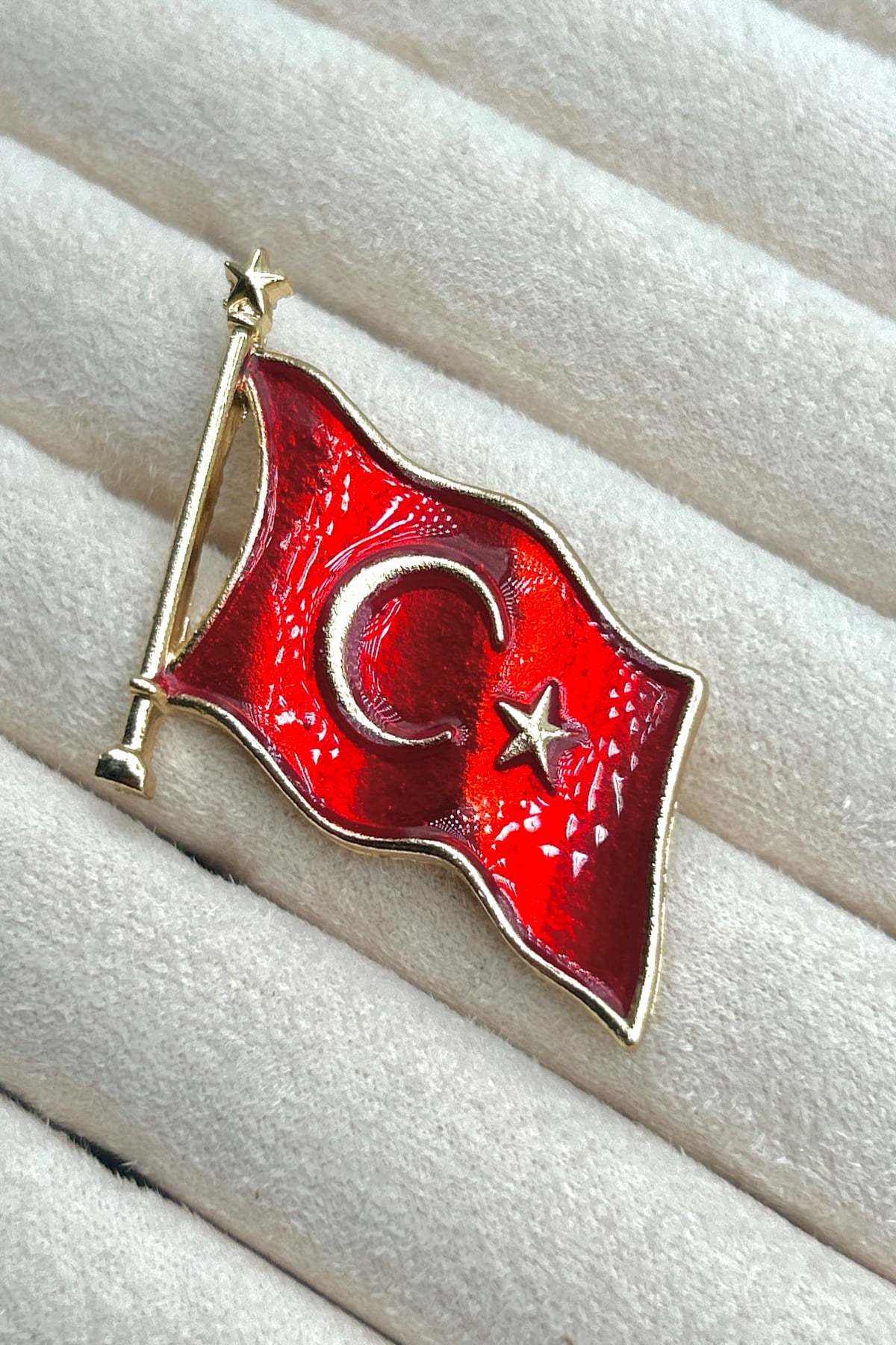 Türk Bayraklı Broş/Rozet (3 cm- 3,5 cm) - Çanta, Şapka, Ceket, Eşarp ve Yaka'da Kullanılabilir