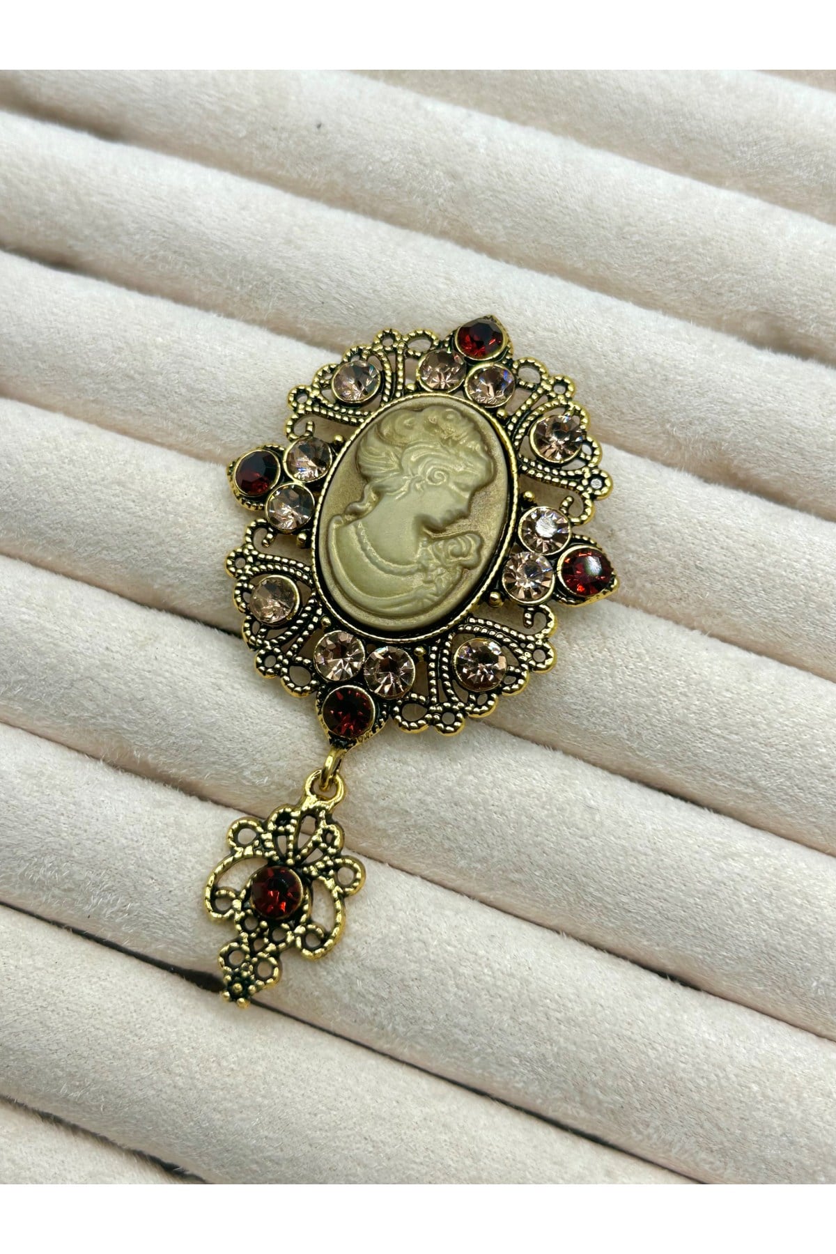 Vintage Cameo Kadın Figürlü Bordo Taşlı Antik Yaka Broş (7 cm) - Çanta, Ceket, Eşarp ve Yaka'da Kullanılabilir
