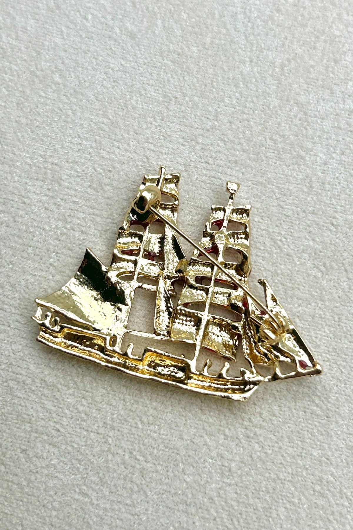 Vintage Kırmızı Yelkenli Gemi Broş/Rozet (3,5 cm-5 cm) - Çanta, Şapka, Ceket ve Yaka'da Kullanılabilir