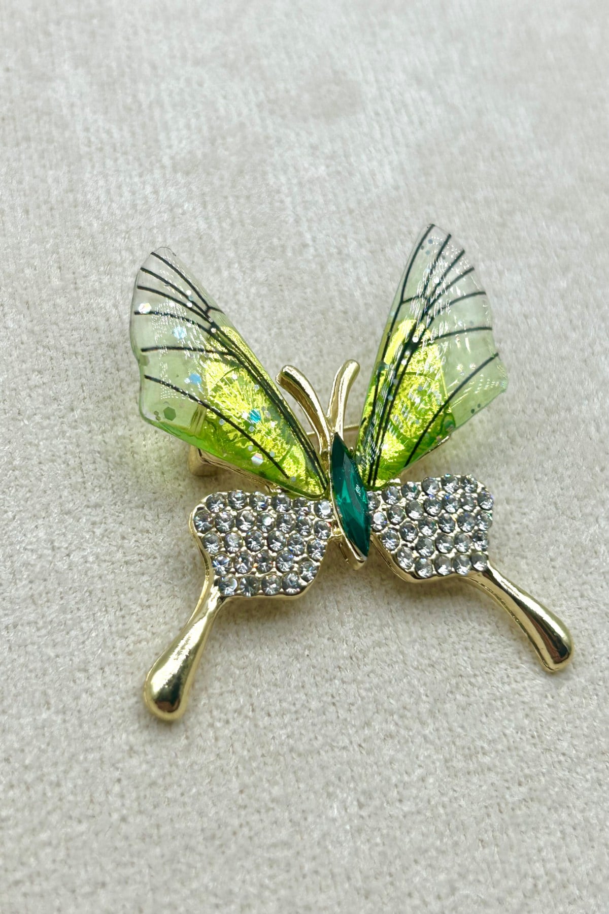 Yeşil Kanatlı Kristal Taşlı Kelebekli Yaka Broşu (4cm) - Çanta, Eşarp, Şapka ve Yaka'da Kullanılabilir