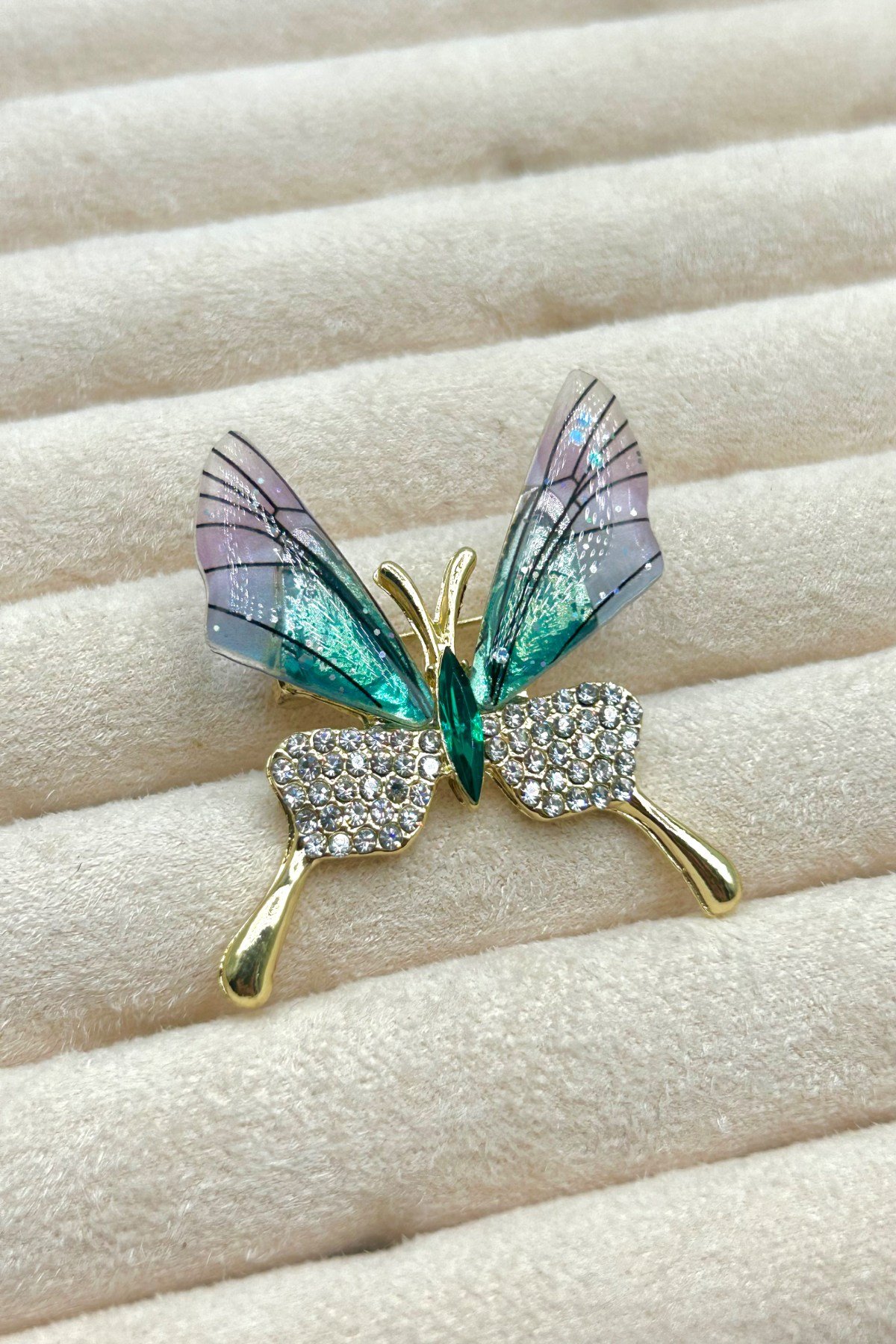Yeşil Kanatlı Kristal Taşlı Kelebekli Yaka Broşu (4cm) - Çanta, Eşarp, Şapka ve Yaka'da Kullanılabilir