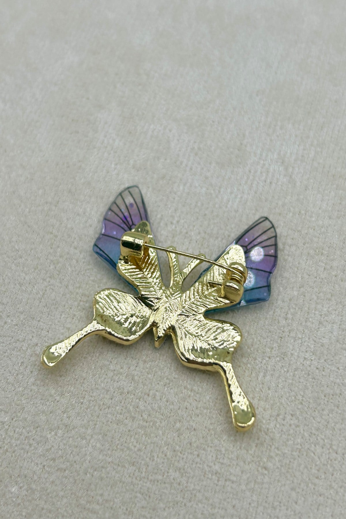 Yeşil Kanatlı Kristal Taşlı Kelebekli Yaka Broşu (4cm) - Çanta, Eşarp, Şapka ve Yaka'da Kullanılabilir