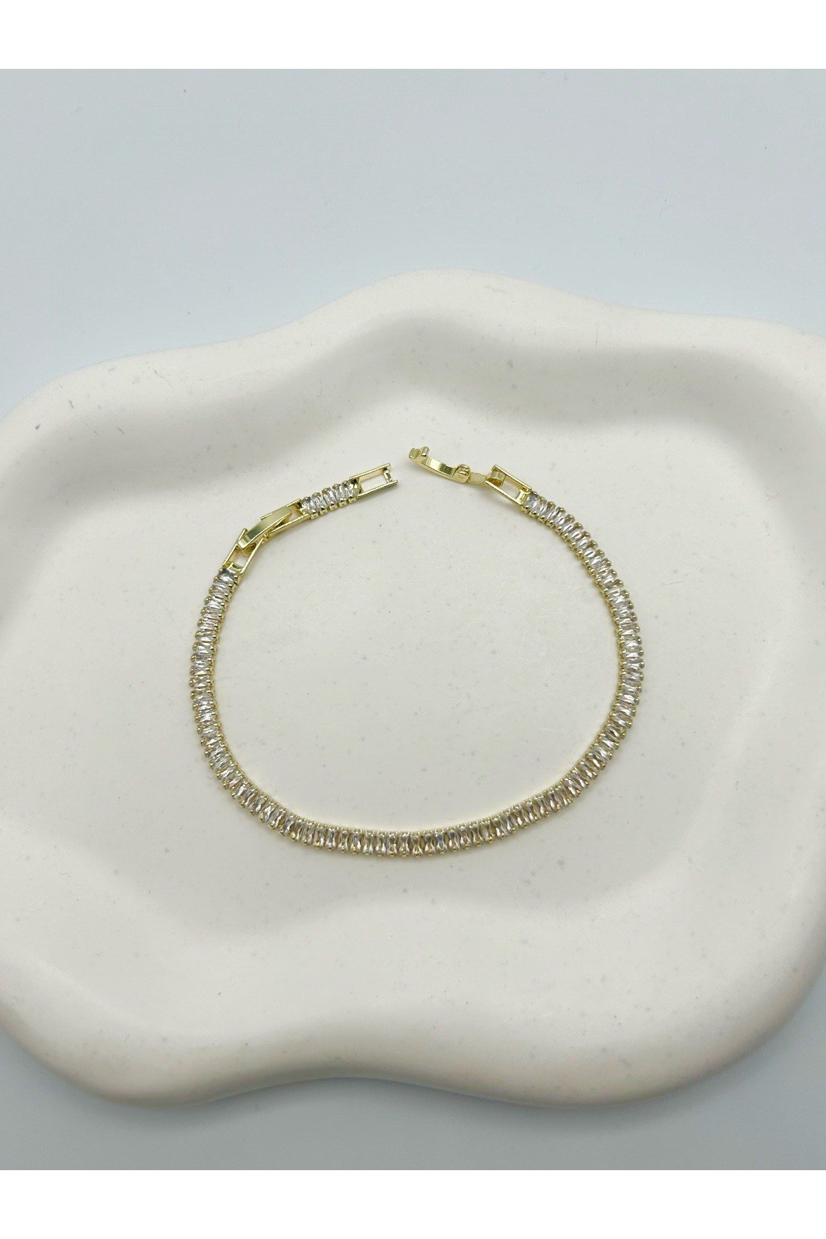 Zirkon Taşlı Su Yolu Zarif Kadın Çelik Bileklik - Kararmaz - (17-19 cm) - Gold ve Gümüş Renk
