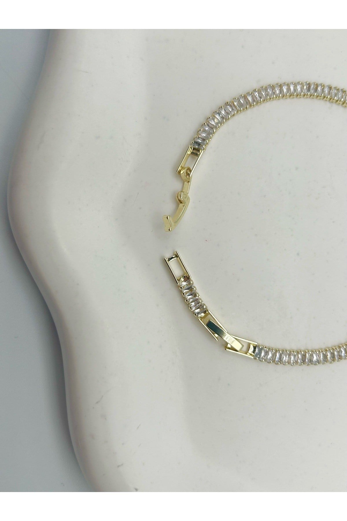 Zirkon Taşlı Su Yolu Zarif Kadın Çelik Bileklik - Kararmaz - (17-19 cm) - Gold ve Gümüş Renk