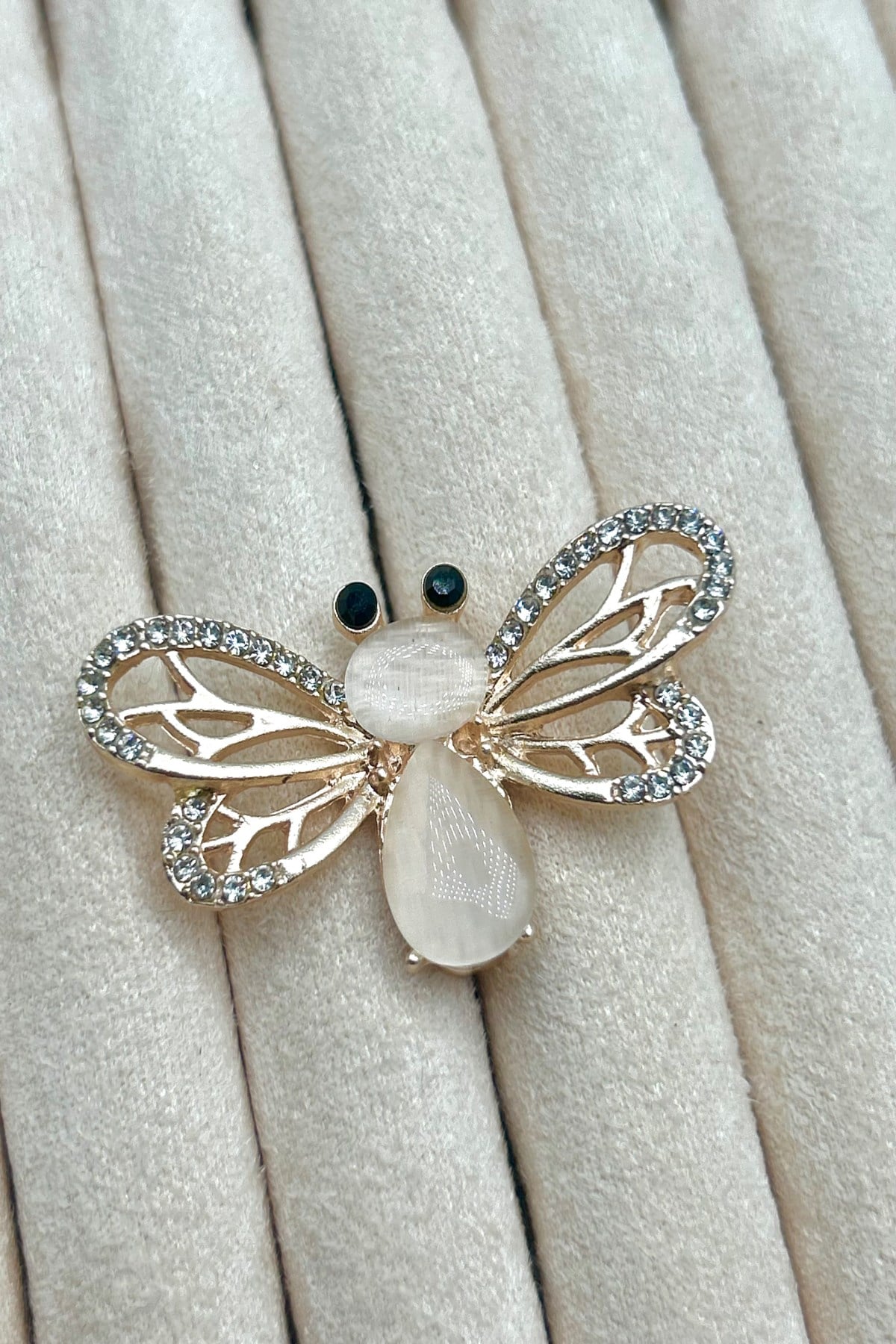 Zirkon Taşlı Zarif Kelebekli Kadın Broş (2,5 cm) - Ceket, Yaka, Çanta ve Eşarp’ta Kullanılabilir